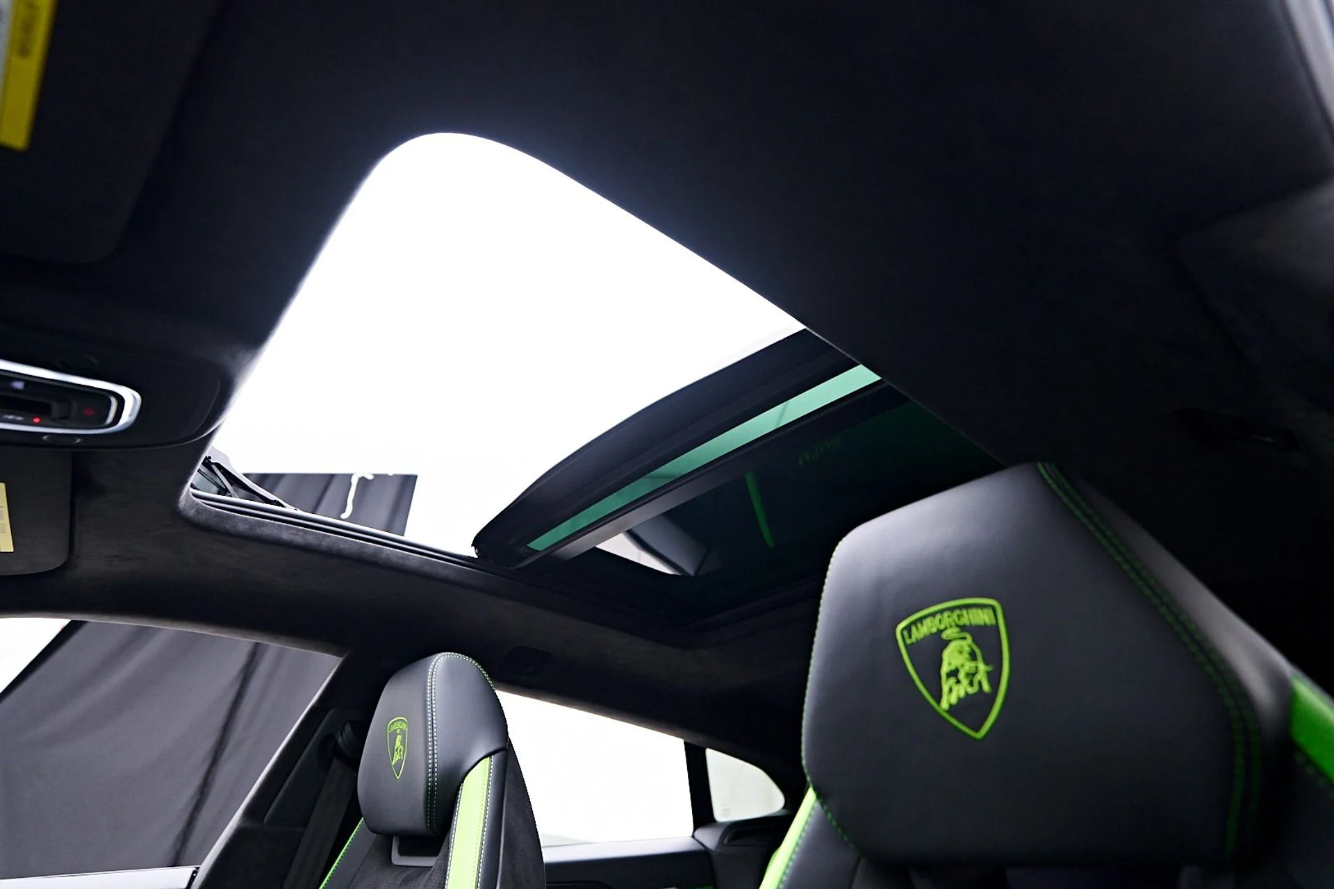 mph059_1937533285_Used_2024_Lamborghini_Urus_S_1744682462_a63324d4f1