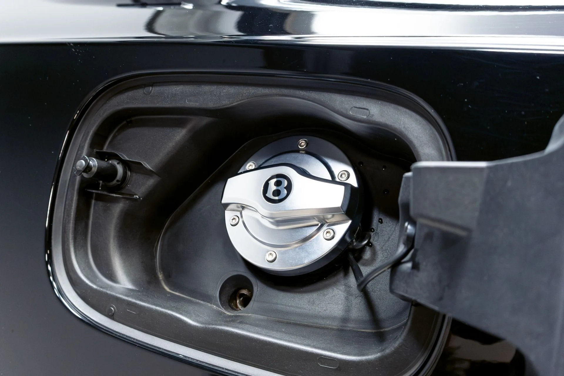 mph059_1961170801_Used_2021_Bentley_Bentayga_V8_First_Edition_1776782316_474971f4fb