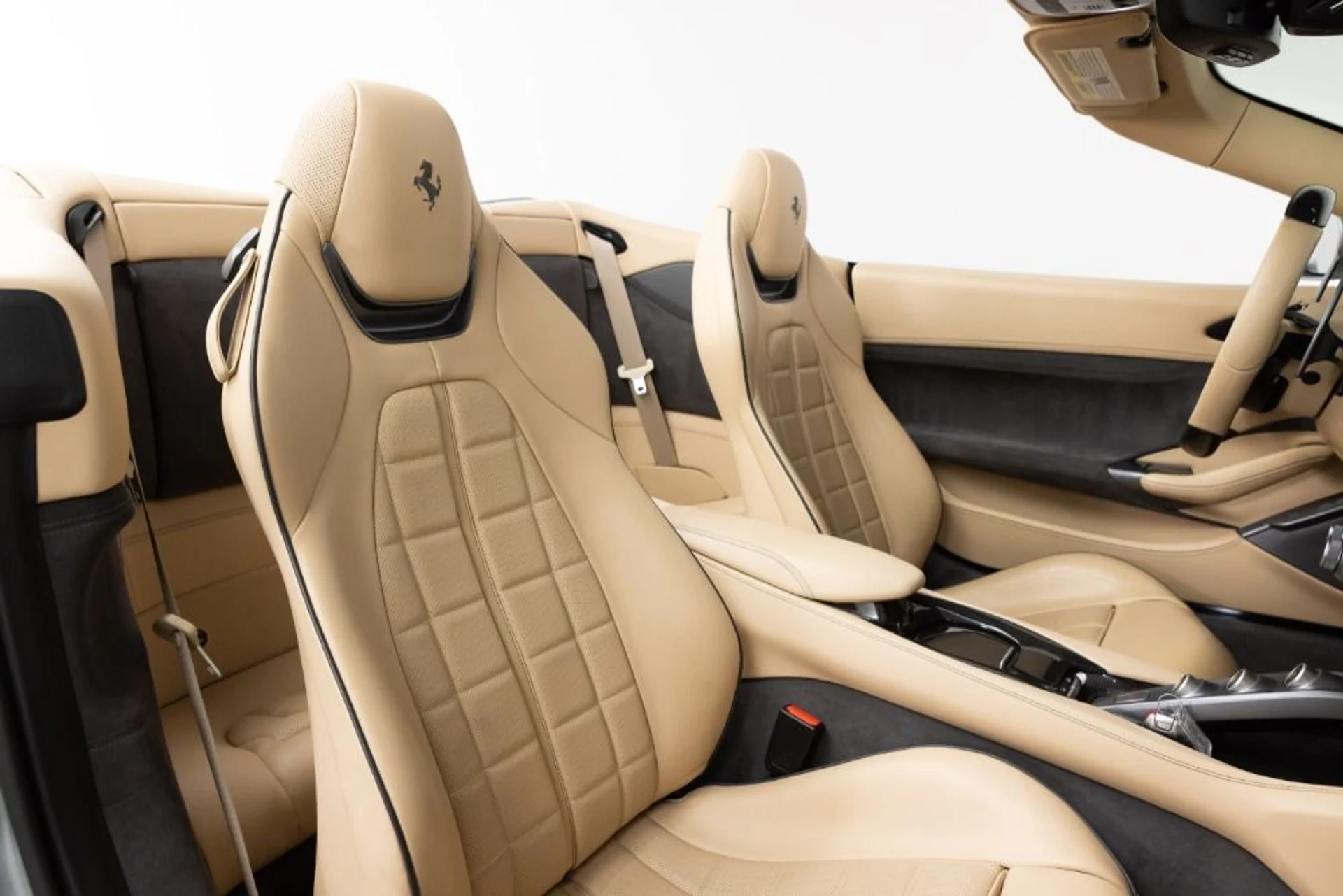 mph059_1977914492_Used_2019_Ferrari_Portofino_74ee35bff1