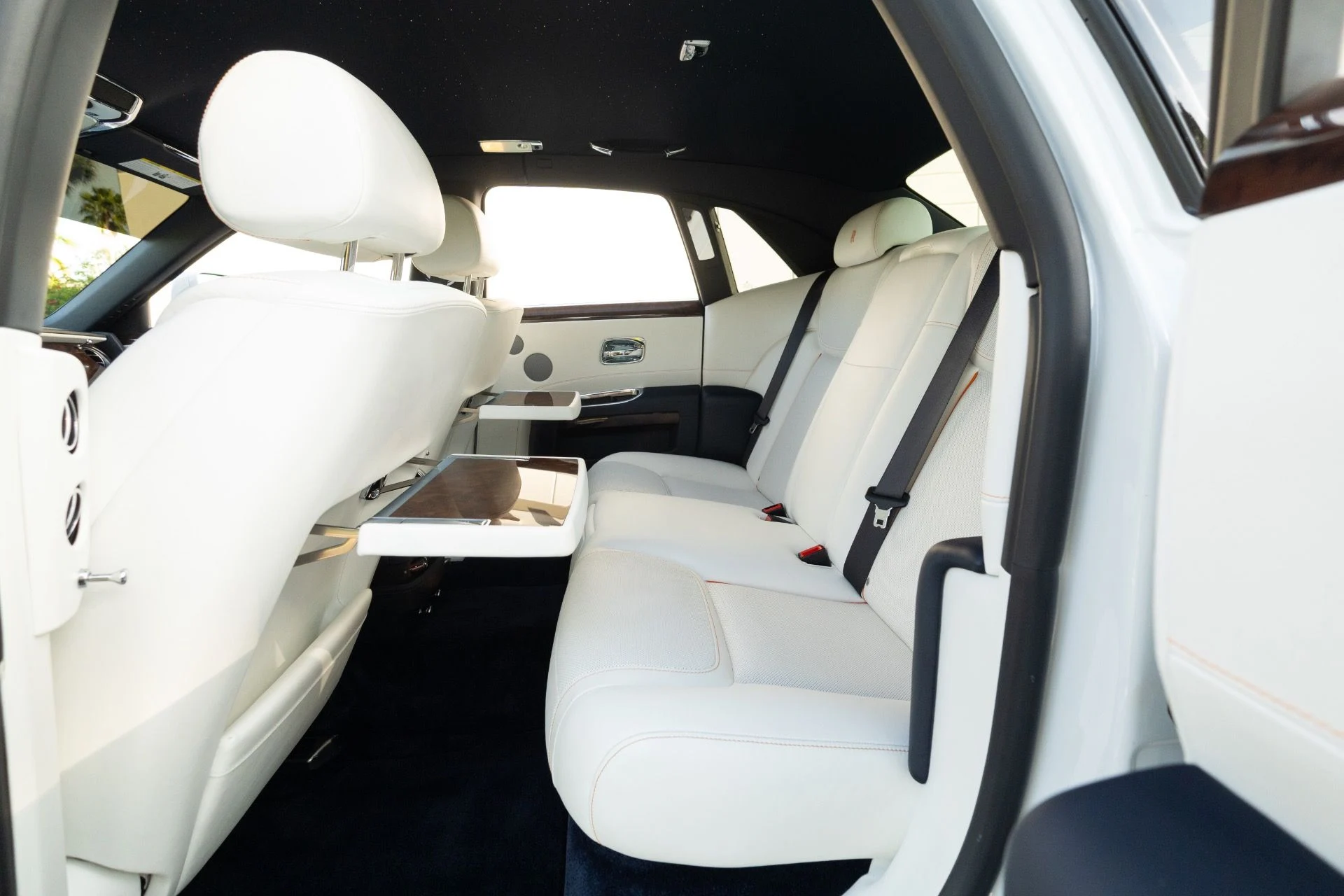 mph059_2014828544_Used_2018_Rolls_Royce_Ghost_1765824060_348444bceb