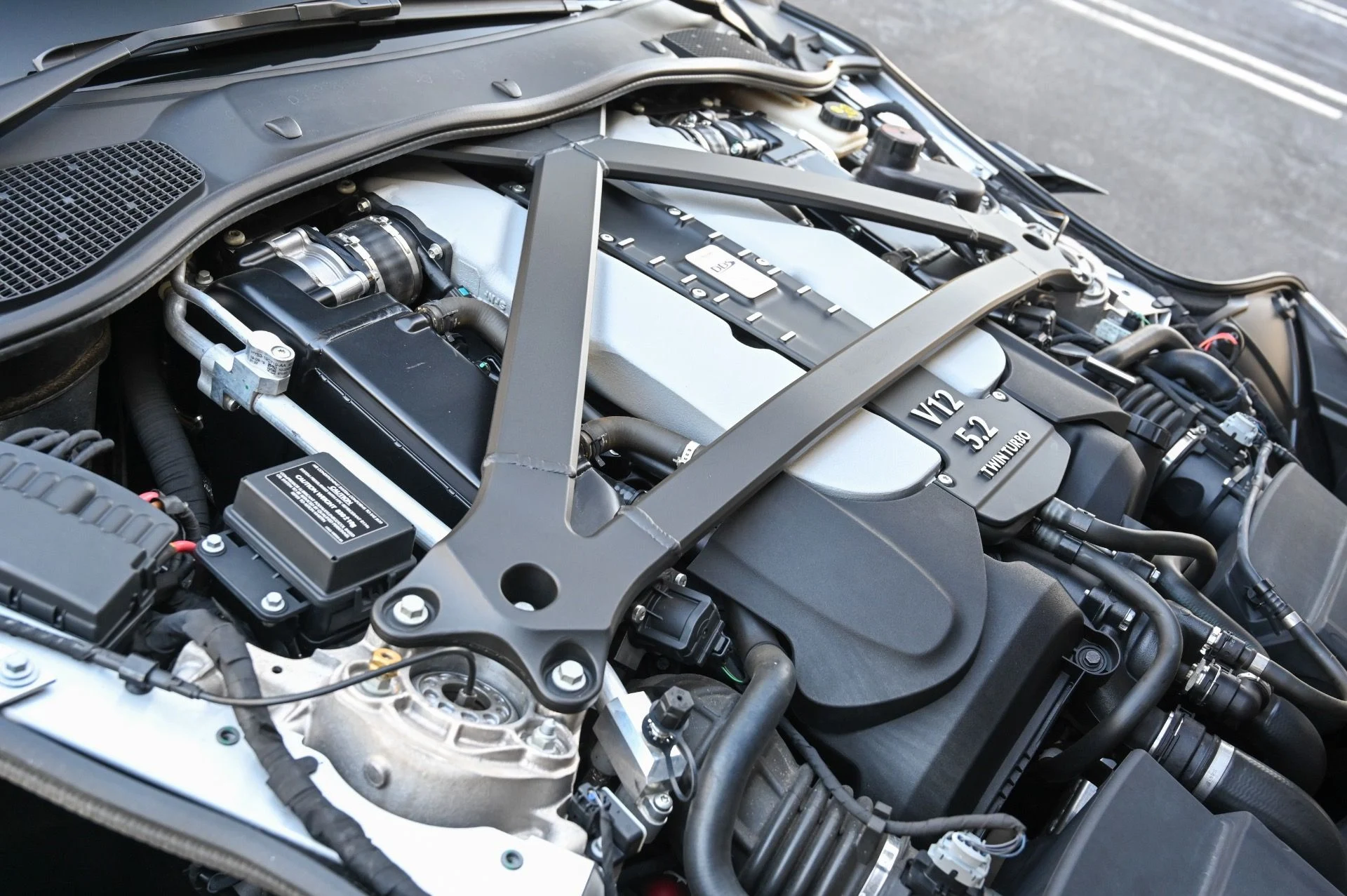 mph059_2020378739_Used_2020_Aston_Martin_DBS_Superleggera_1708981950_6c430a0e5e