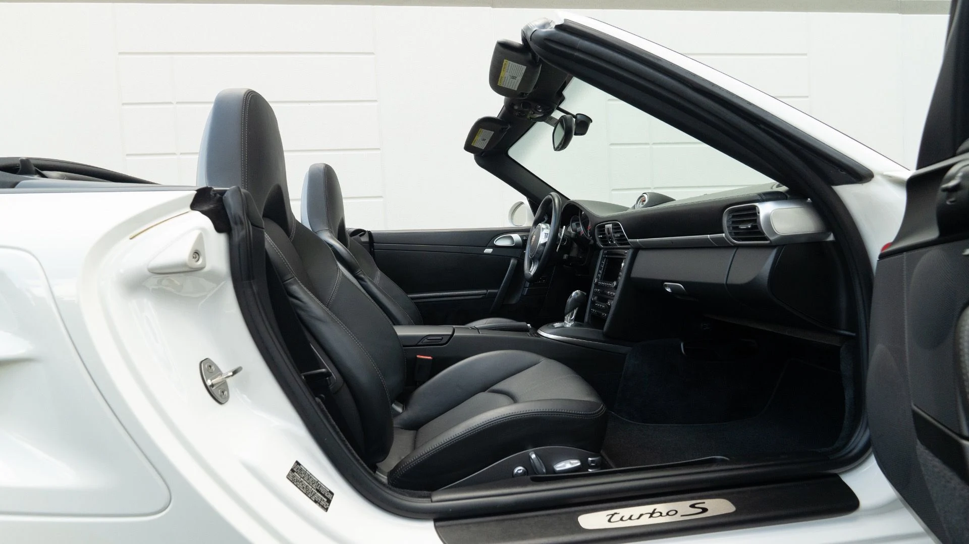 mph059_2020883094_Used_2011_Porsche_911_Turbo_S_1754935906_99eaf1aedd