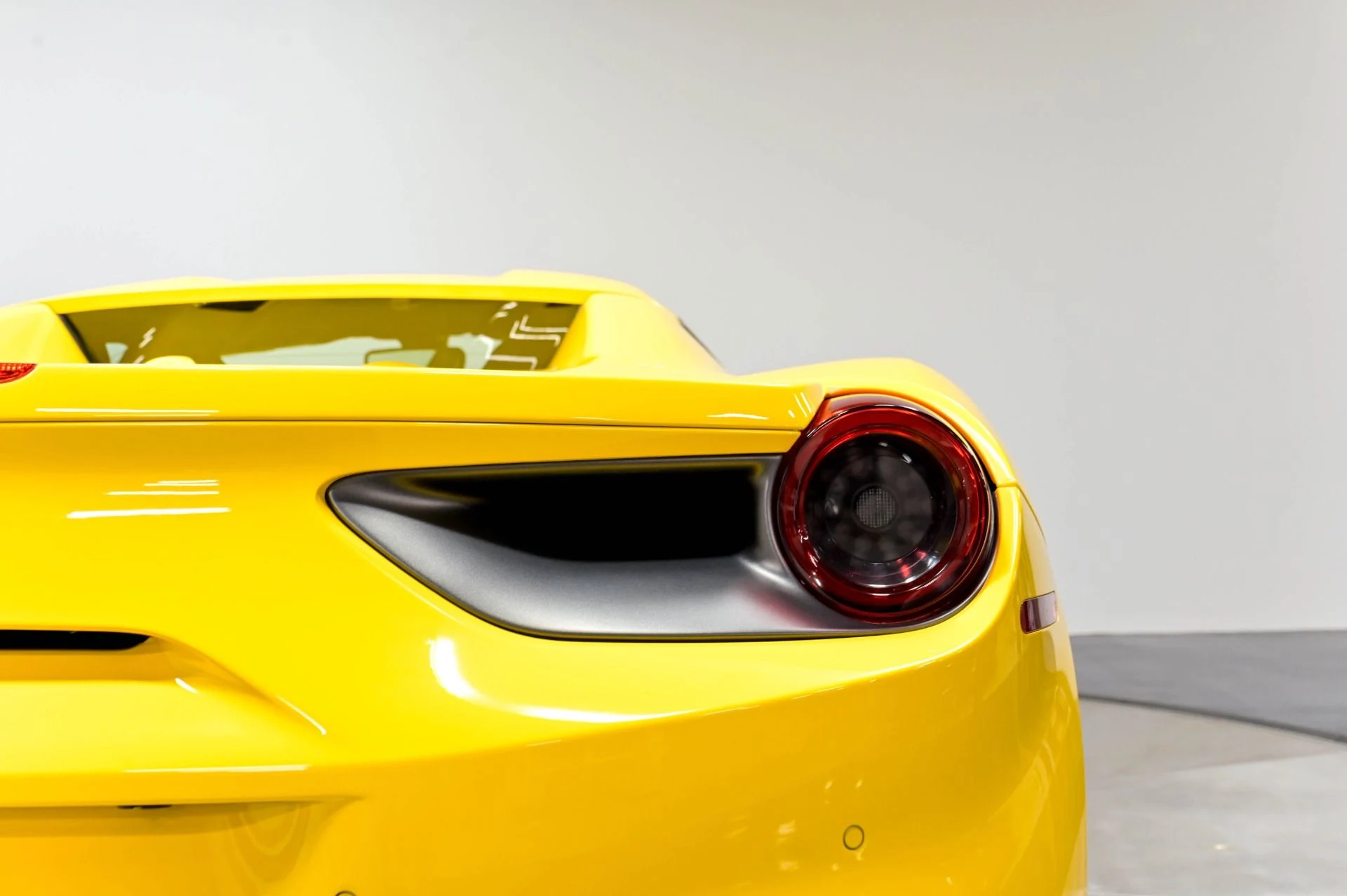 mph059_2038333657_Used_2017_Ferrari_488_Spider_1782250763_e8663dd59c