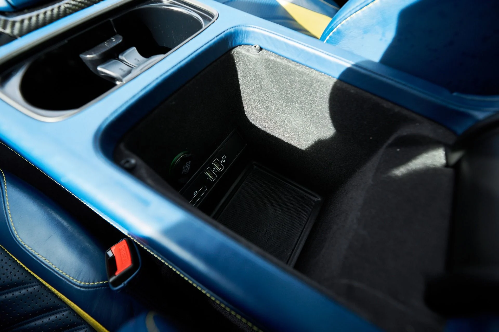 mph059_2039436515_Used_2023_Aston_Martin_DBX_707_1762900413_a635423896