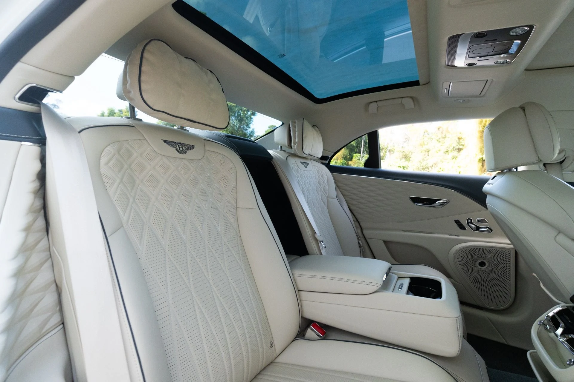 mph059_210034499_Used_2021_Bentley_Flying_Spur_W12_1764865082_29010e7bbc