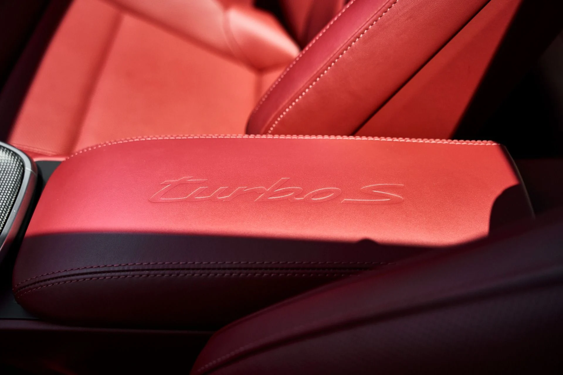 mph059_2125536892_Used_2023_Porsche_911_Turbo_S_1777011182_70cc9bf2da