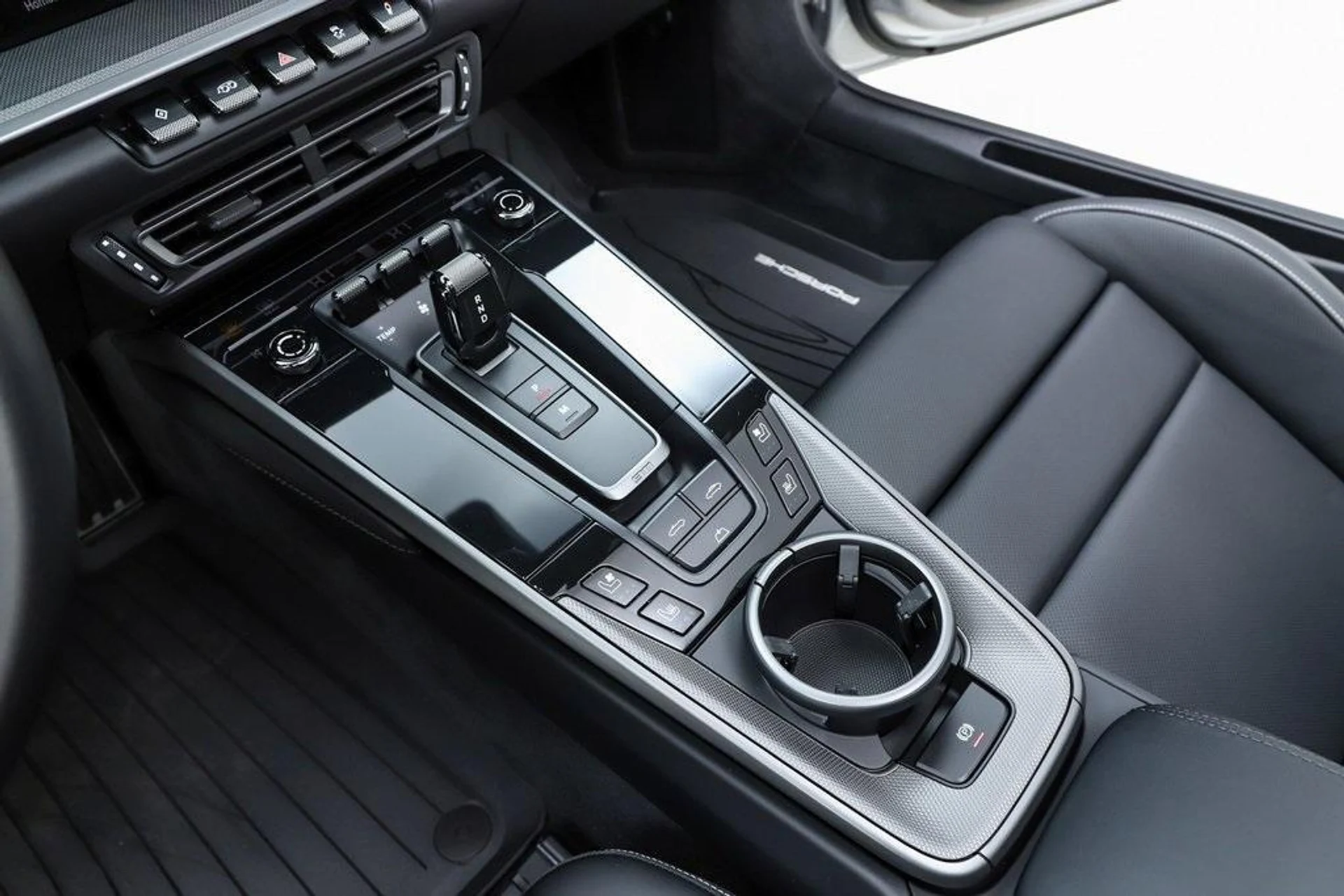 mph059_2129607666_wp_M_Ov_Kc_JIC_Wv0_O3_Mn_M1f_R_Uv2na_A_4a274162d5