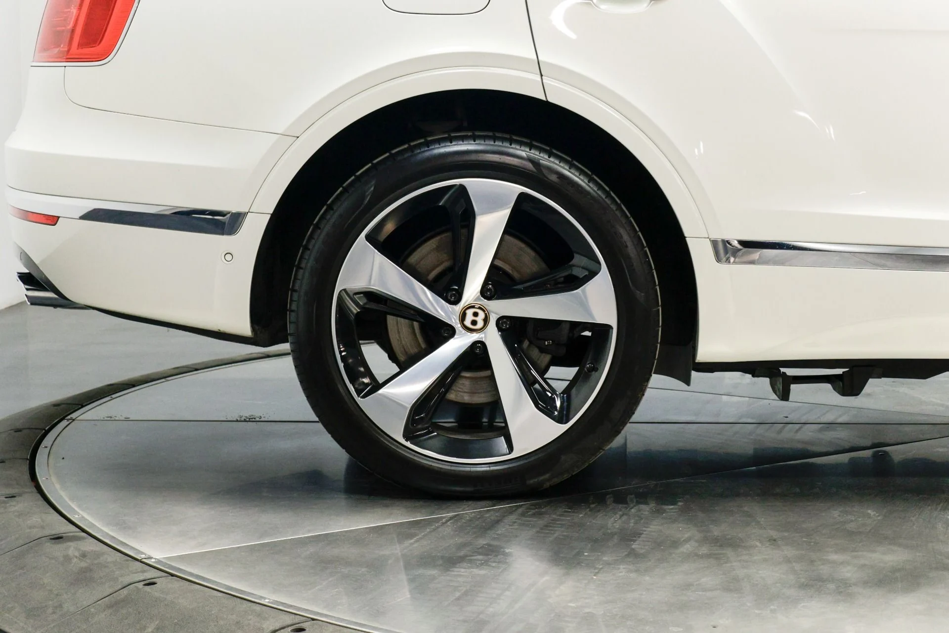 mph059_2158642130_Used_2020_Bentley_Bentayga_V8_1760480790_df3c7d14e4