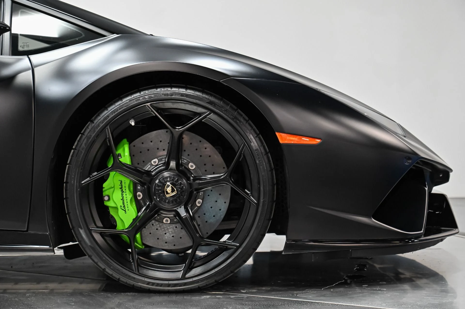 mph059_21758277_Used_2019_Lamborghini_Huracan_Performante_1756916743_58ada1b8b1