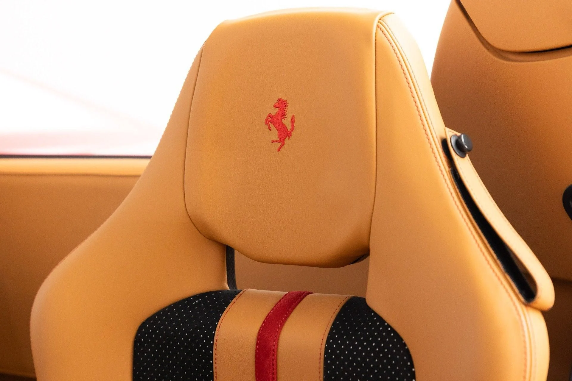 mph059_2201339_Used_2021_Ferrari_F8_Spider_1788440842_268d3da094
