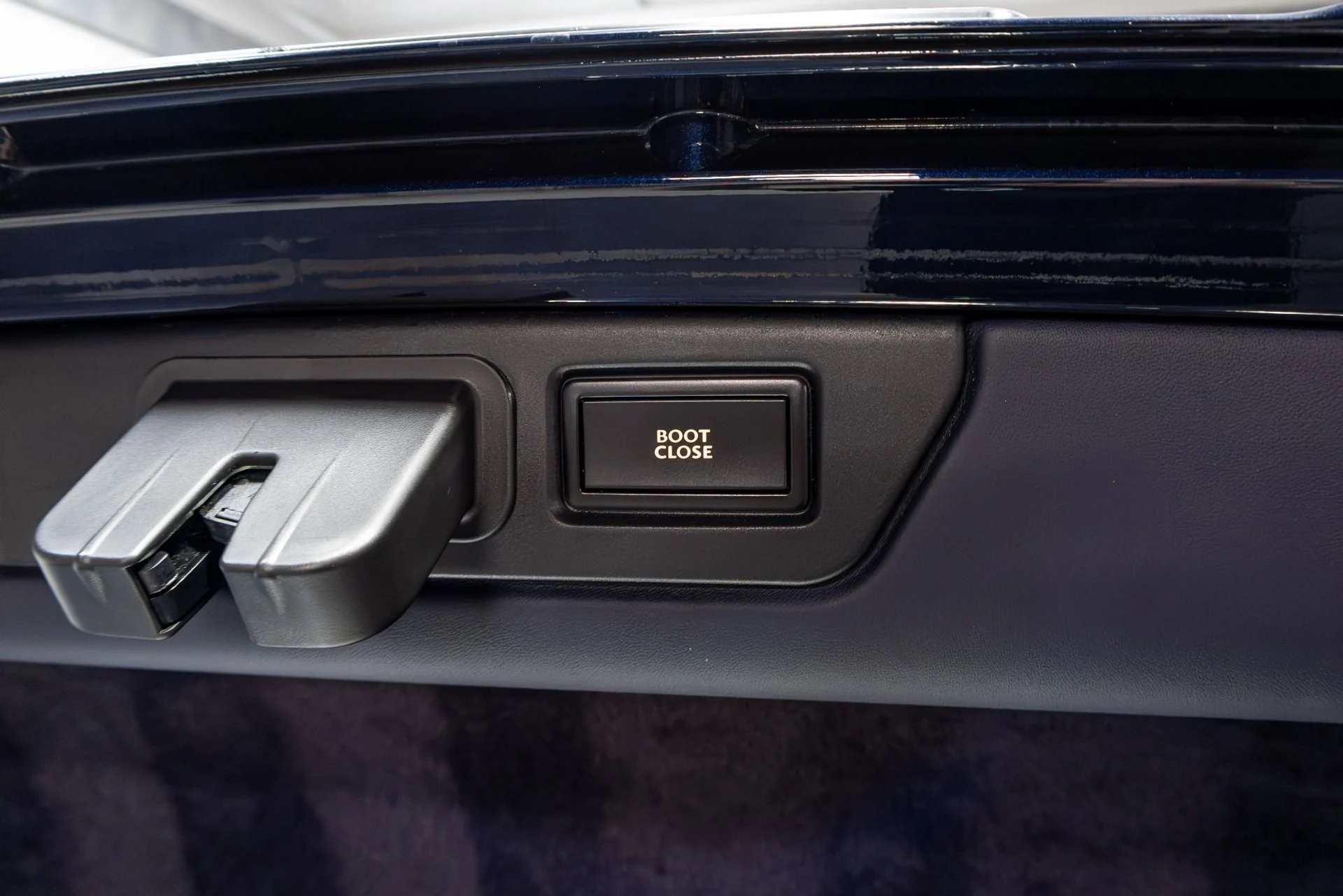 mph059_2224487648_Used_2017_Bentley_Mulsanne_1775514187_1180de2960