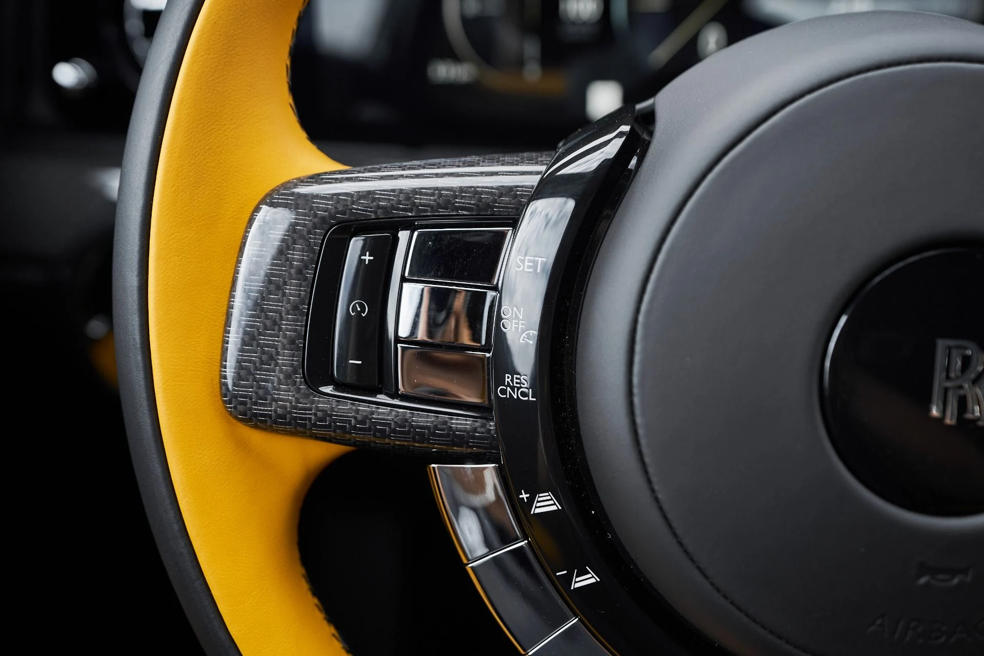 mph059_2342853740_Used_2025_Rolls_Royce_Ghost_Black_Badge_1763167841_199271b73e