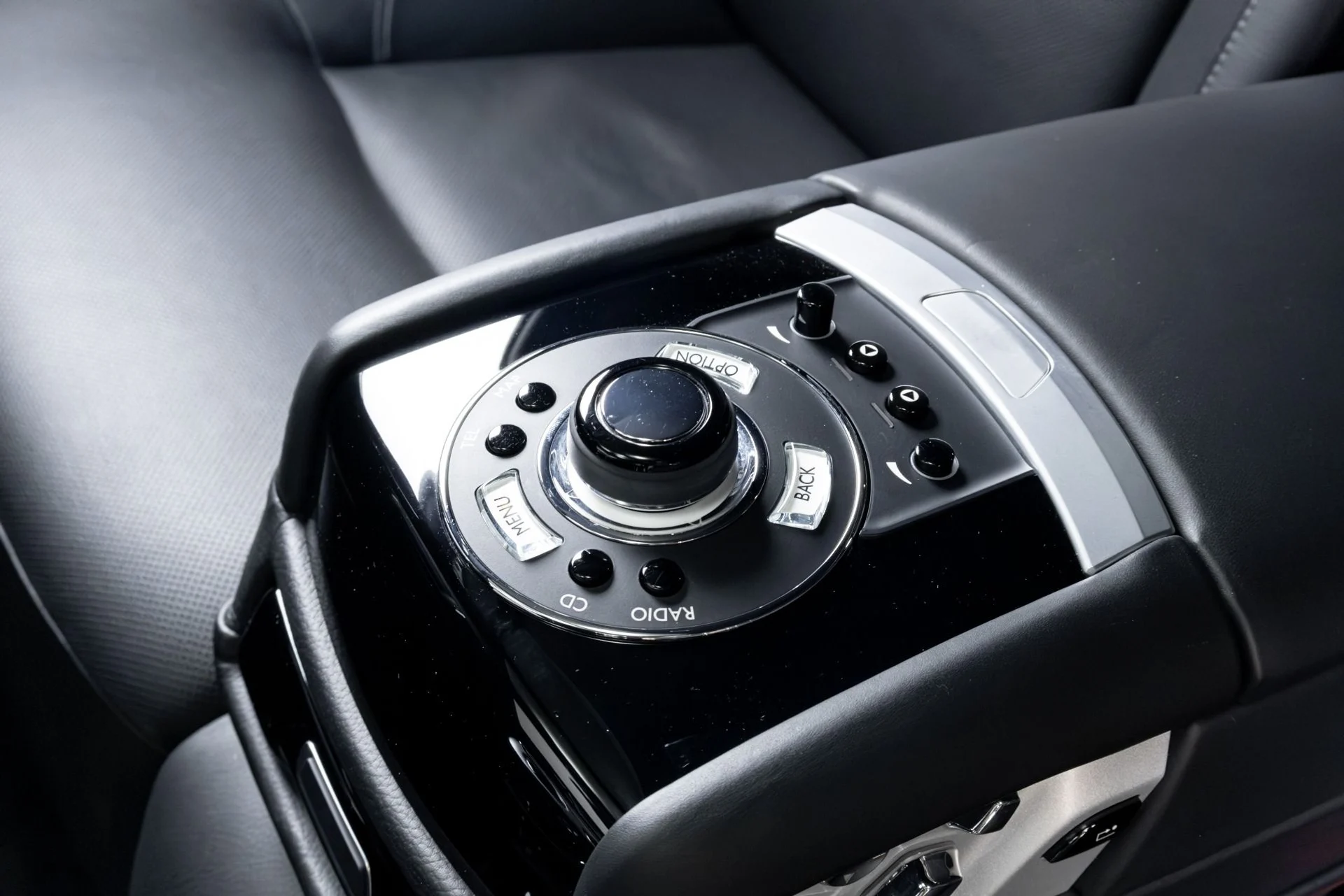 mph059_2360436866_Used_2011_Rolls_Royce_Ghost_Base_1762877304_248661874a