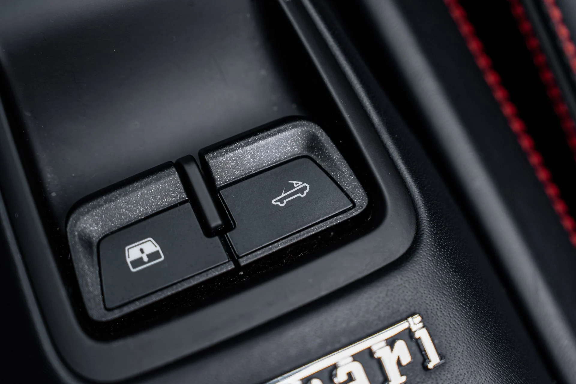 mph059_2384477977_Used_2022_Ferrari_F8_Spider_1785267106_0708461194