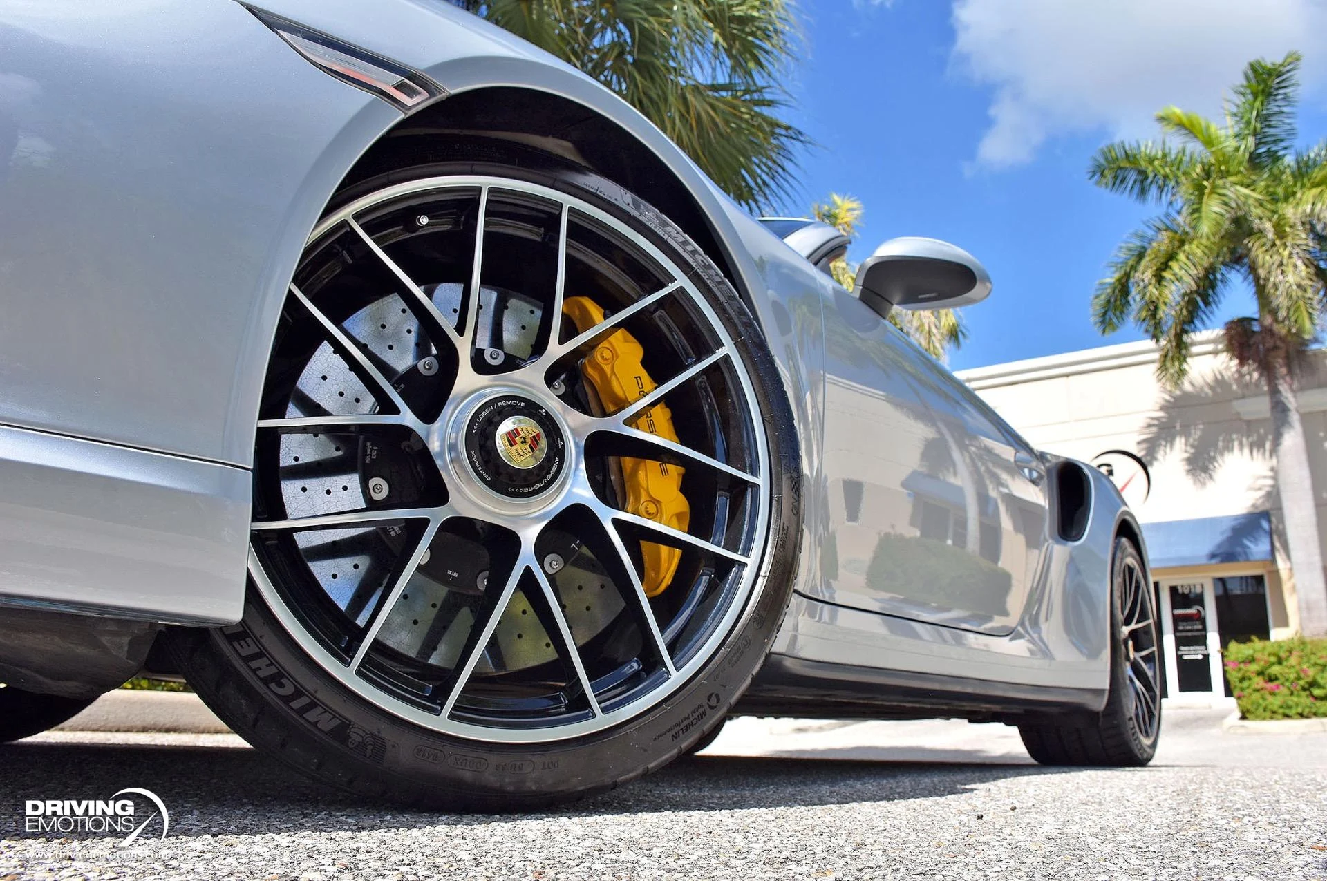 mph059_2521731644_866_p60_l_c975a690a0