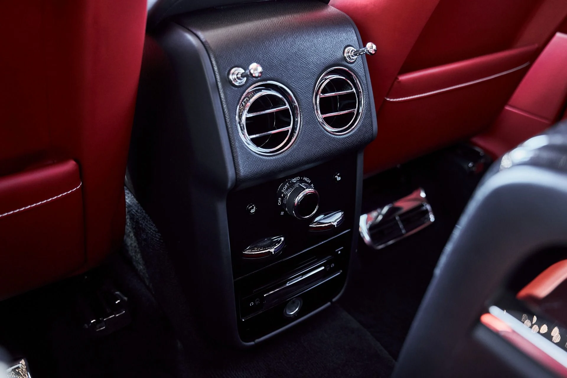 mph059_255416932_Used_2024_Rolls_Royce_Cullinan_Black_Badge_1775871043_a3959eaea3