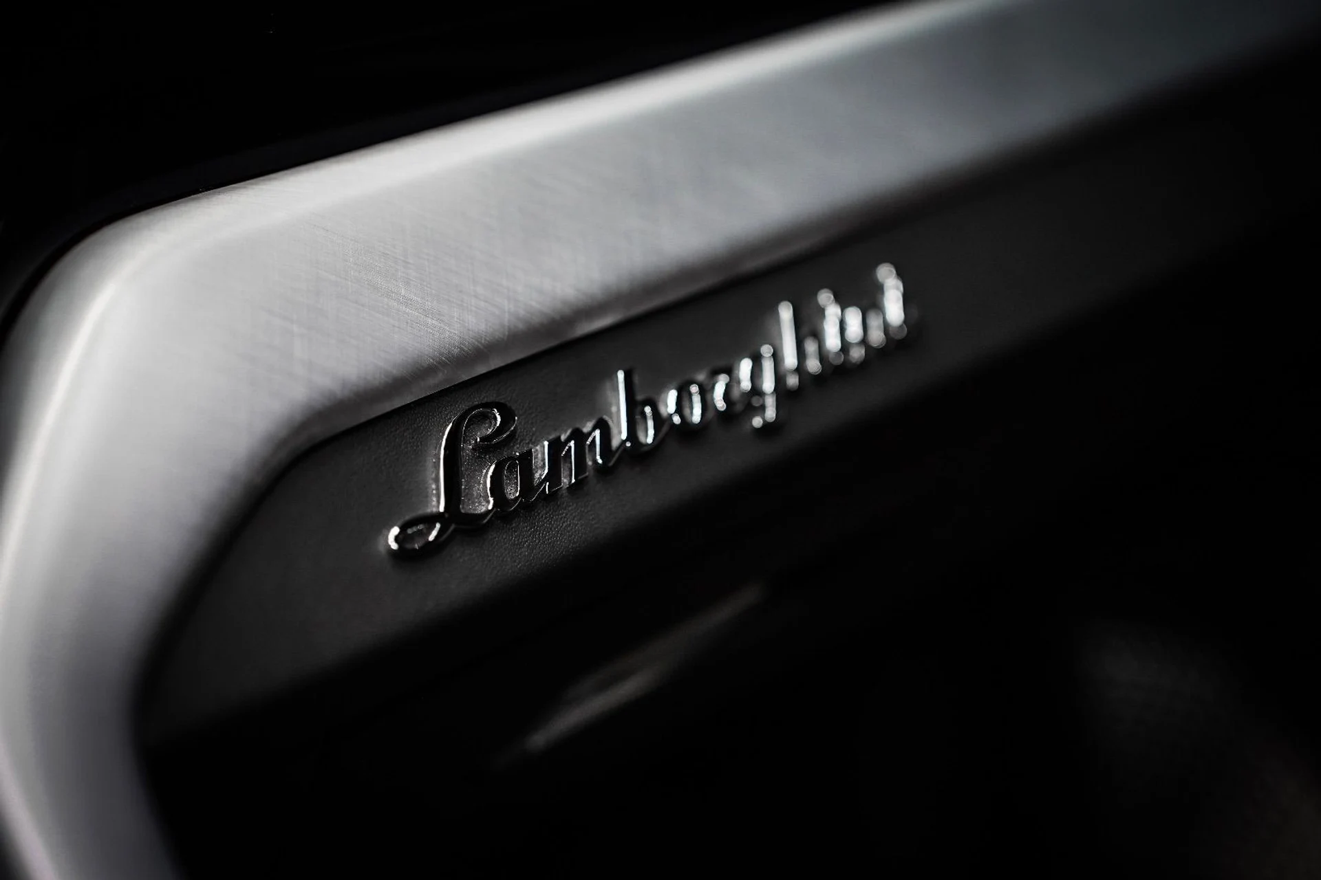 mph059_2627205847_37414663_03043_2020_lamborghini_urus_023_95ae2bdabb