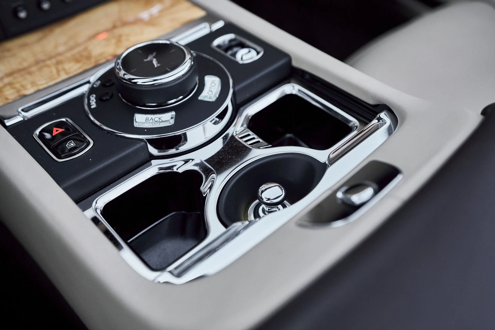 mph059_2634110145_Used_2017_Rolls_Royce_Dawn_Base_1764730538_ee35bd5a5e