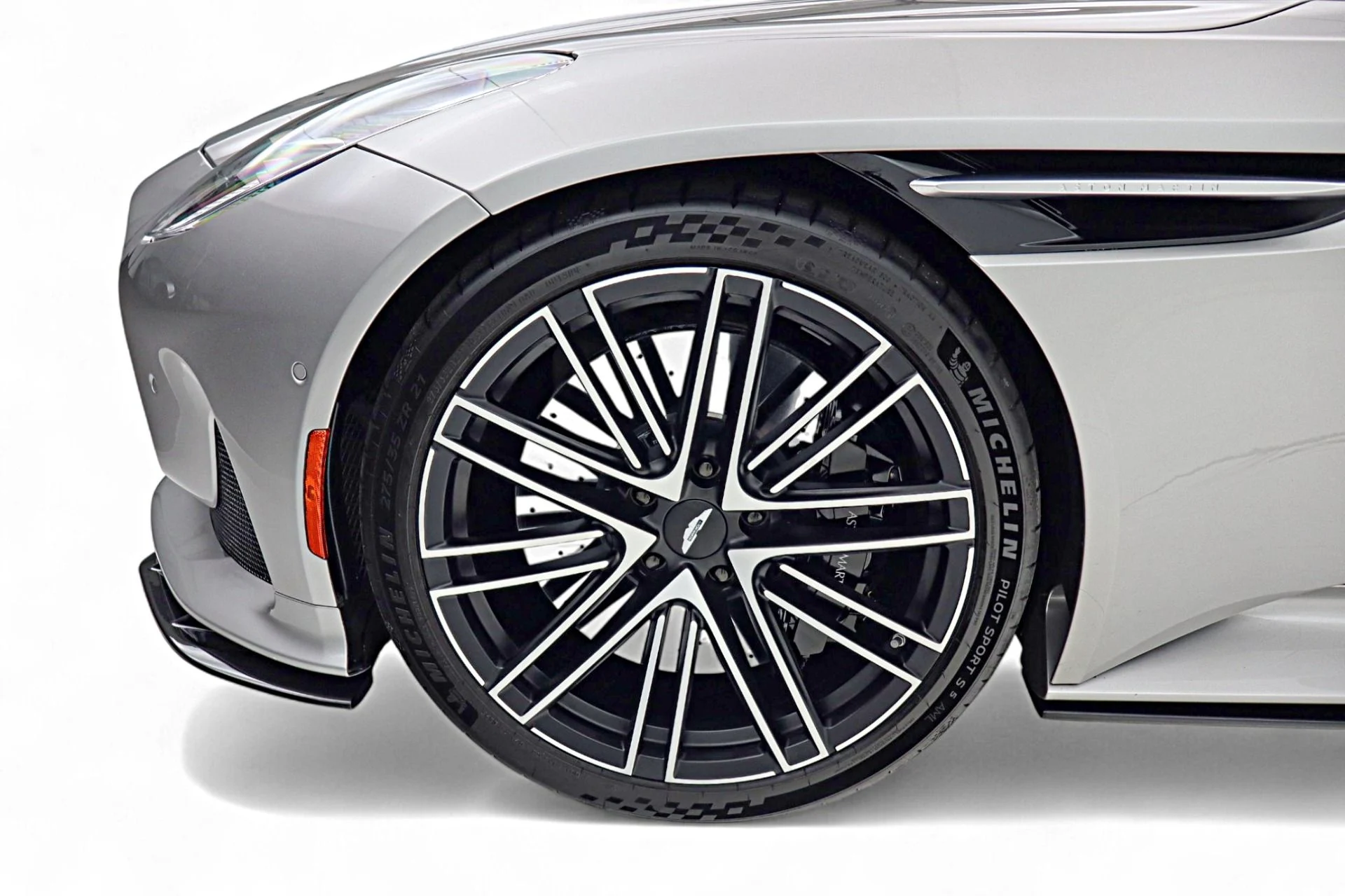 mph059_271953870_Used_2024_Aston_Martin_DB_12_Volante_cd3cd3ebac