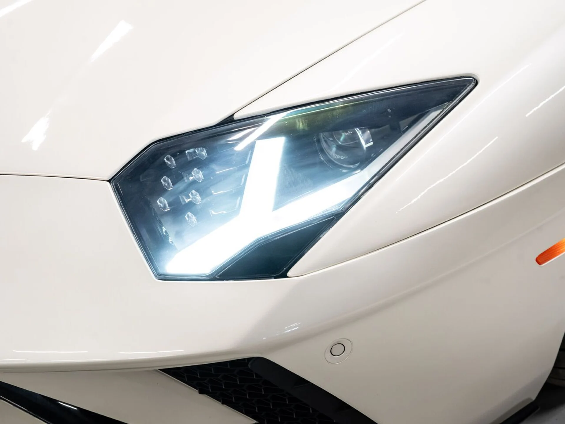mph059_2755951477_lamborghini_aventador_2017_5e25465c00