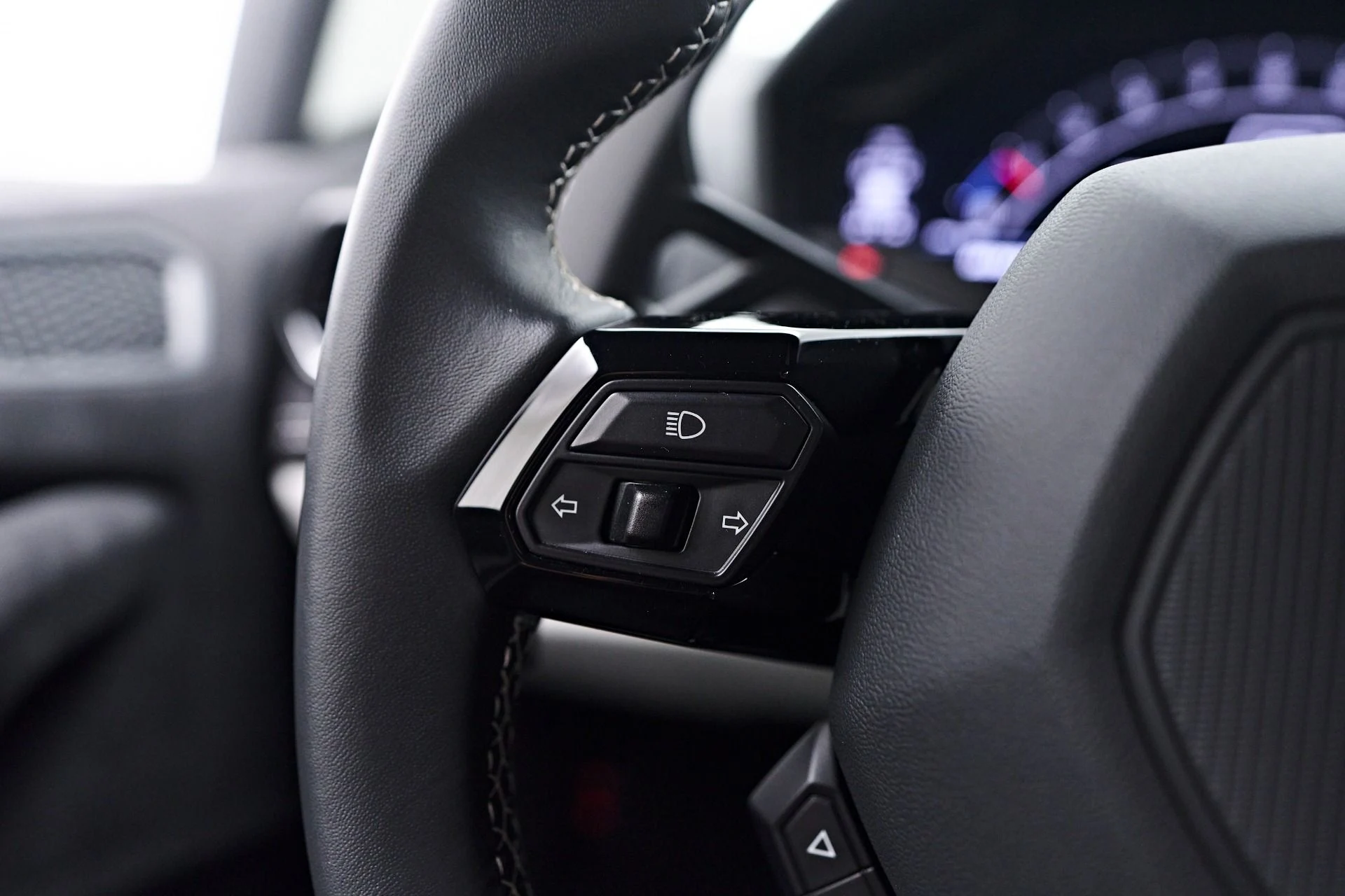 mph059_2770179454_Used_2023_Lamborghini_Huracan_Tecnica_Base_1750384074_9c20bce72e