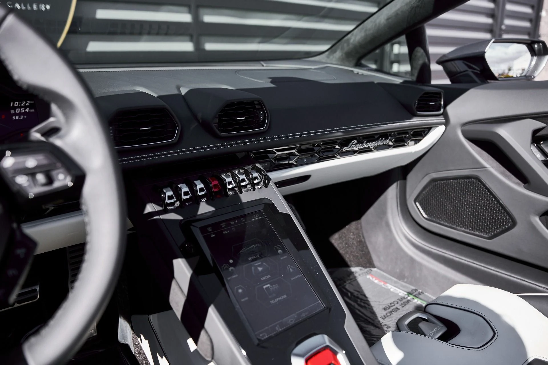 mph059_2773773146_Used_2024_Lamborghini_Huracan_EVO_Base_1771467074_ea4d3390f9