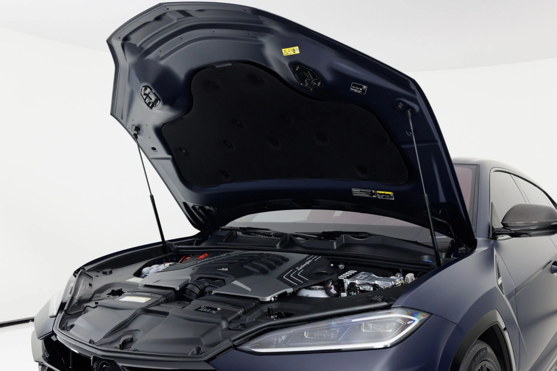 mph059_2797323899_Used_2025_Lamborghini_Urus_SE_1779304718_94d579267d
