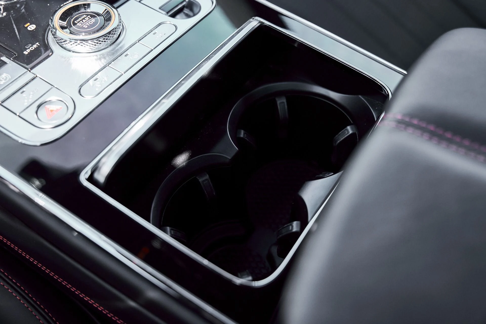 mph059_2811393477_Used_2023_Bentley_Flying_Spur_S_1770950697_2e98c66385