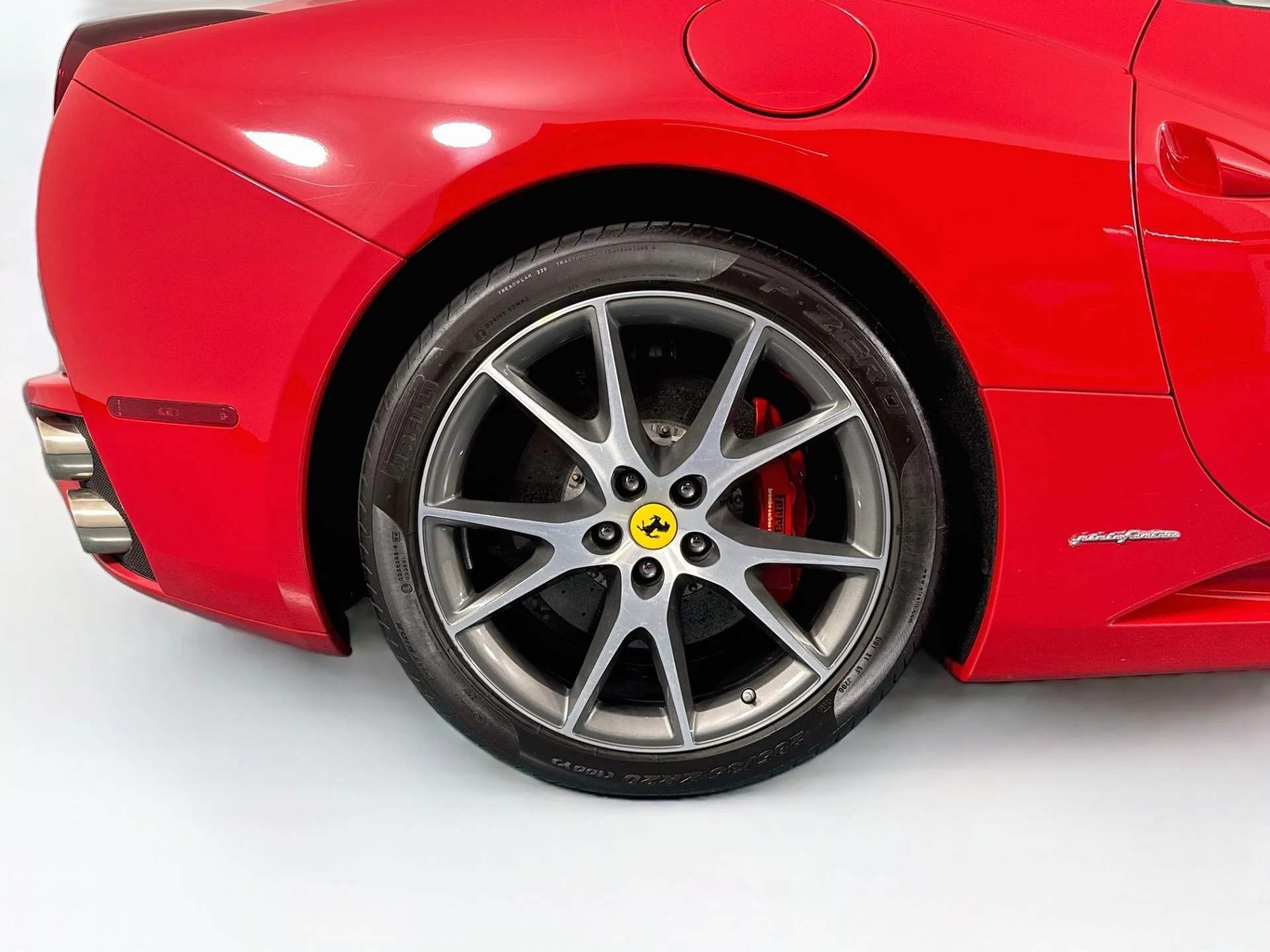 mph059_2900158775_Used_2010_Ferrari_California_1790360504_6d4d0d46c9