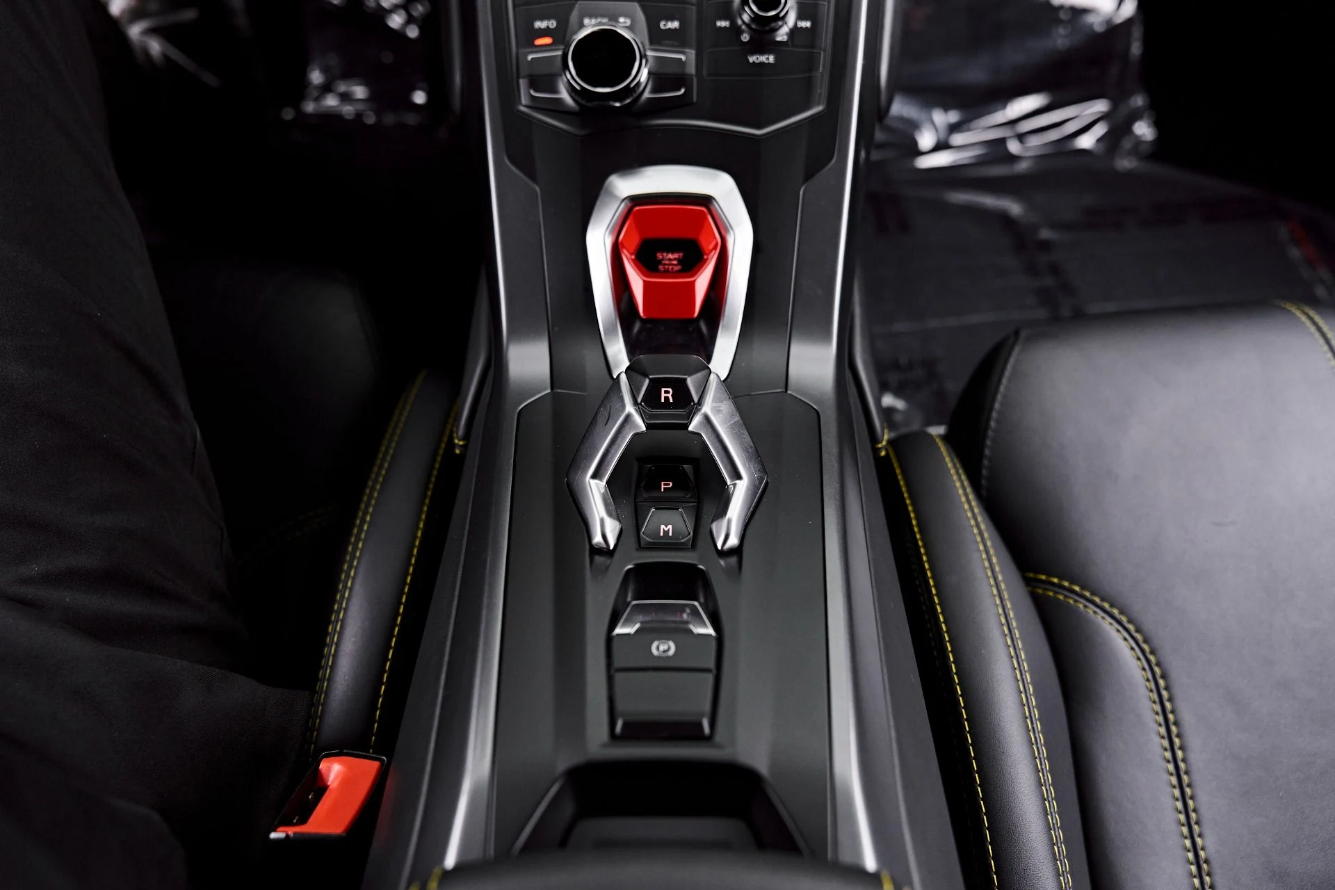 mph059_2918379510_Used_2017_Lamborghini_Huracan_1786046327_fc36253b2b
