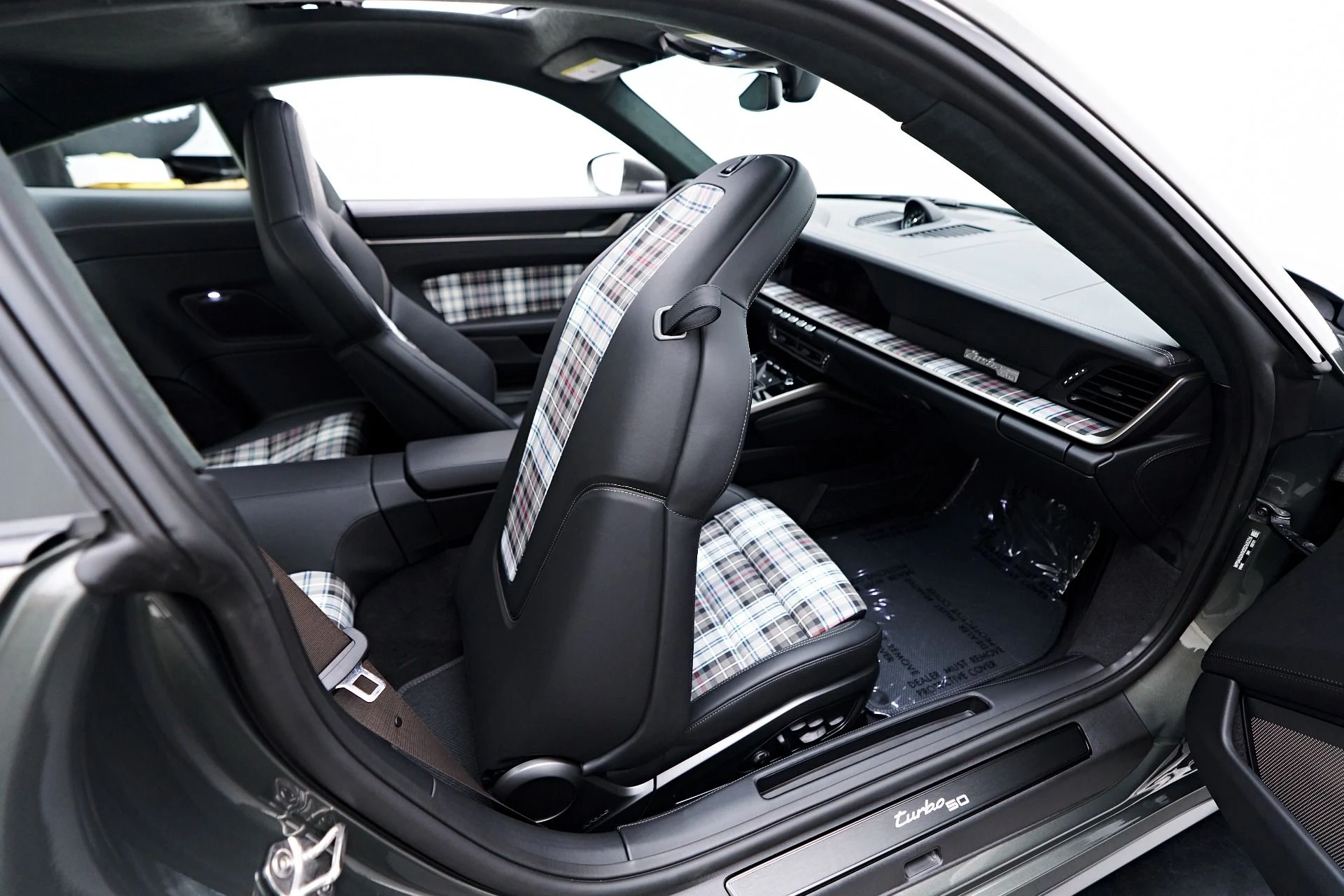 mph059_3002279672_Used_2025_Porsche_911_Turbo_1757541247_6bd887046d