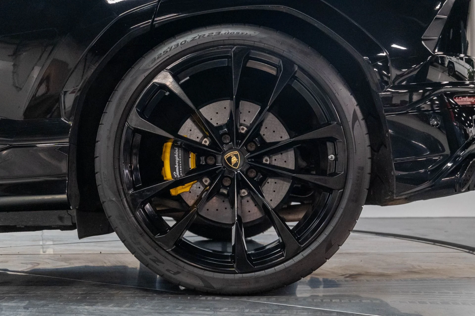 mph059_3018729588_Used_2019_Lamborghini_Urus_1786985122_bd40cfc438