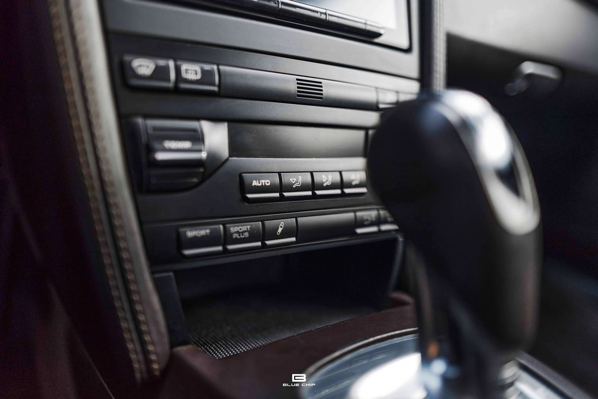 mph059_3022002721_699f2b3cd9d5a628950fe271_L1170993_5545f7f547