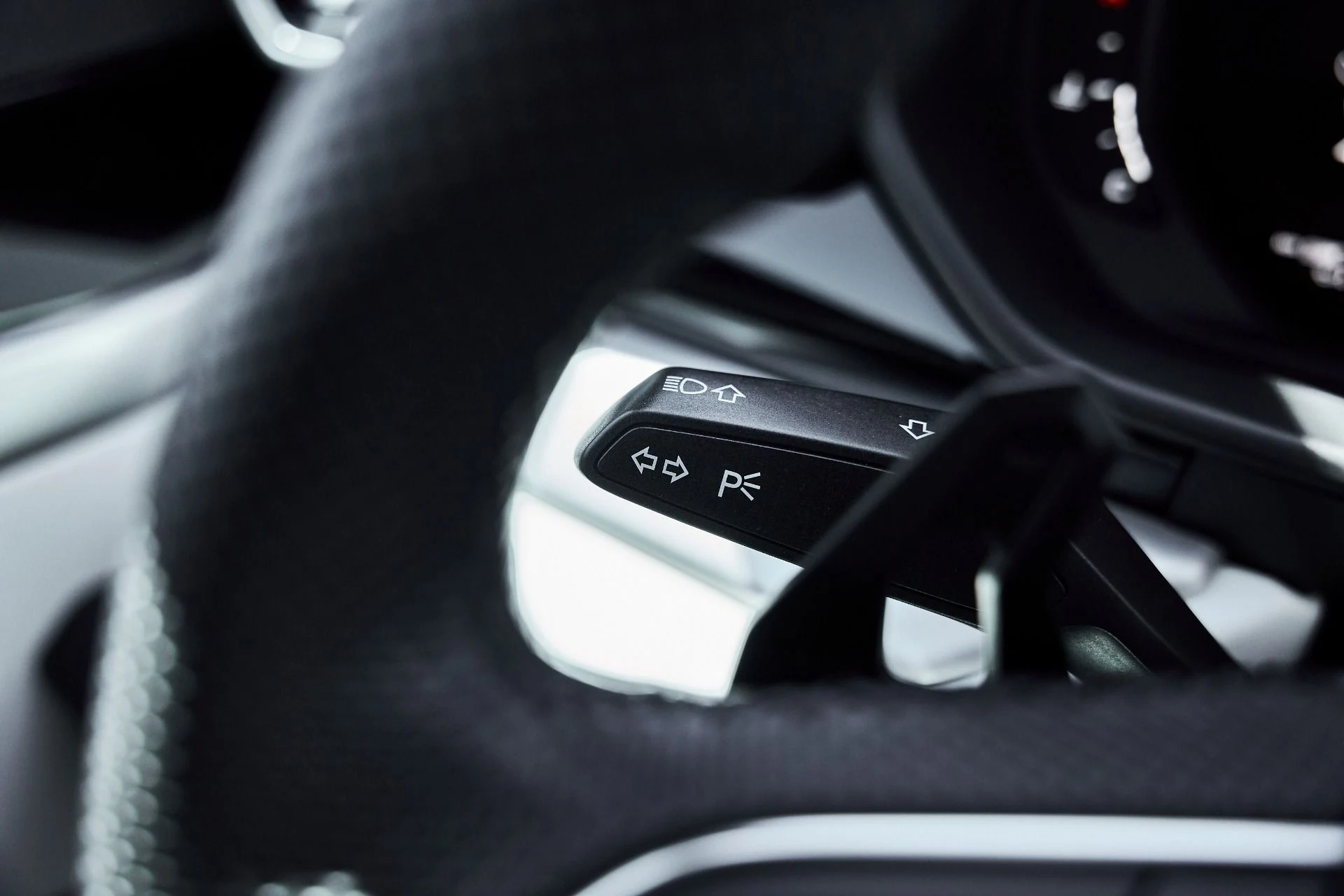 mph059_3055418391_Used_2019_Lamborghini_Urus_Base_1776301905_409a3237b1