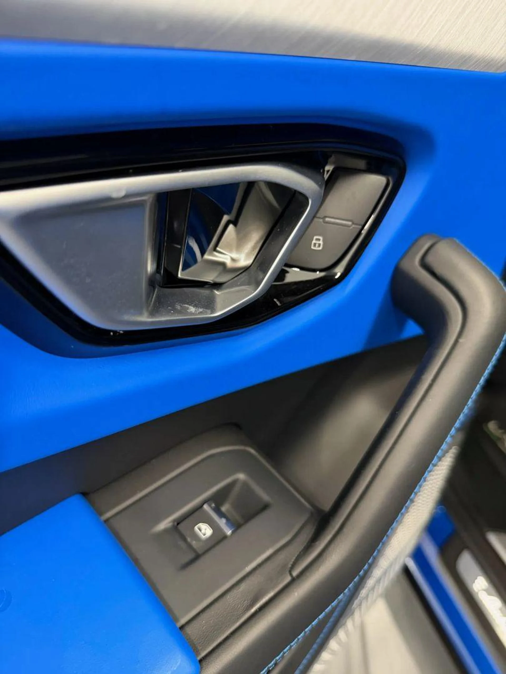 mph059_3069175252_Used_2019_Lamborghini_Urus_Sport_Utility_4_D_1784105703_097dc92eb4