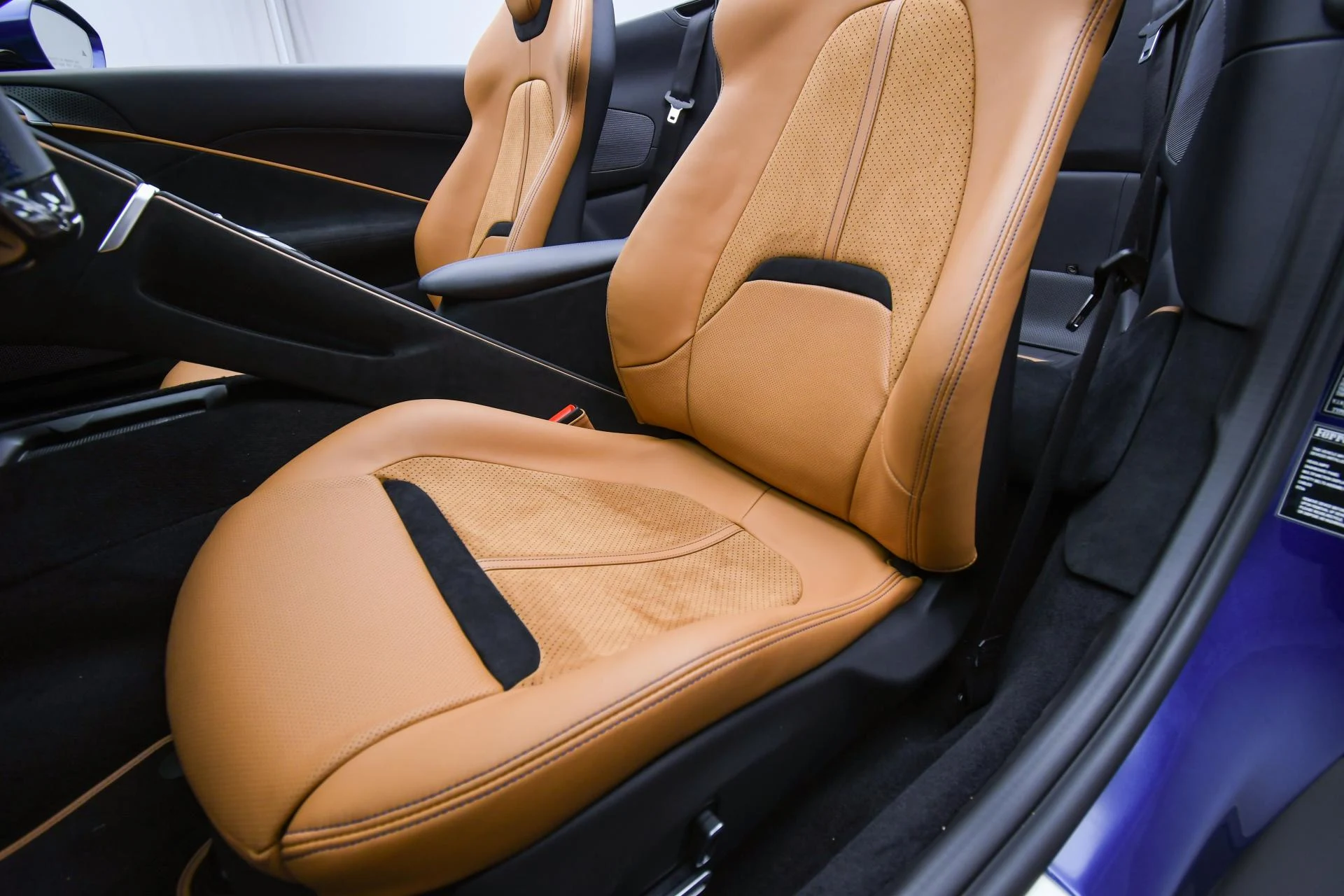 mph059_3086766937_Used_2025_Ferrari_Roma_Spider_Spider_1754640590_1163e0db27
