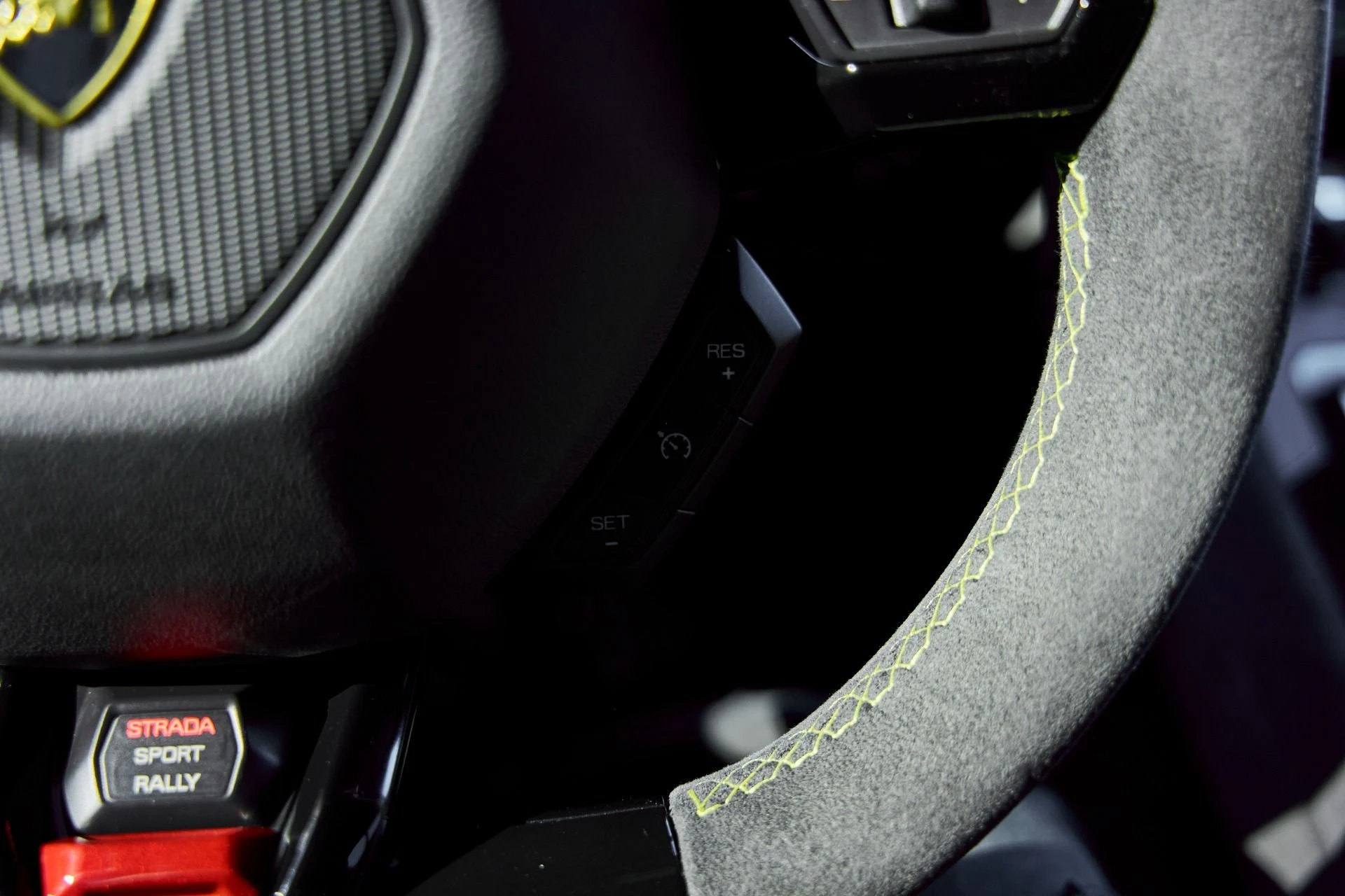 mph059_3090910272_Used_2024_Lamborghini_Huracan_Sterrato_Base_1767062487_7758d236de