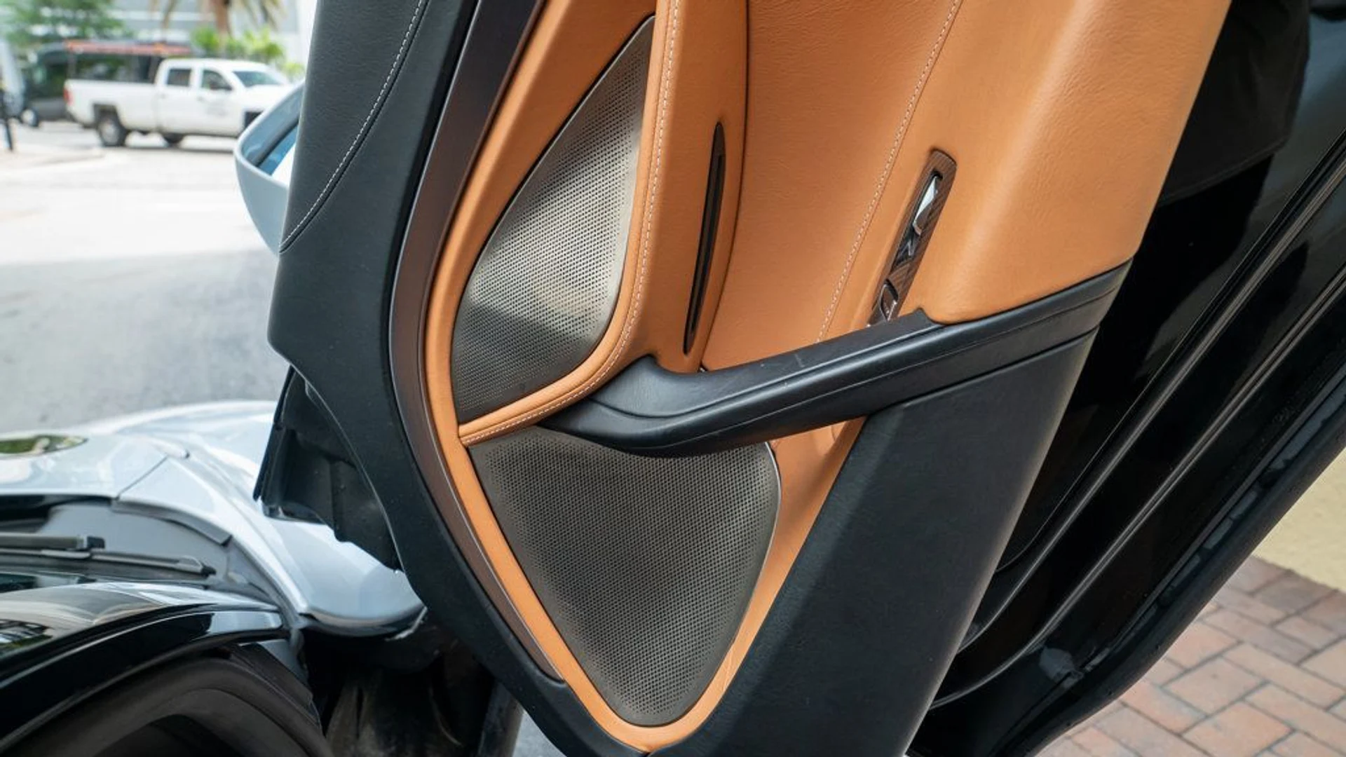 mph059_3098700765_used_2020_mclaren_720s_performancespider_14354_22877735_60_1024_de7522f4ad