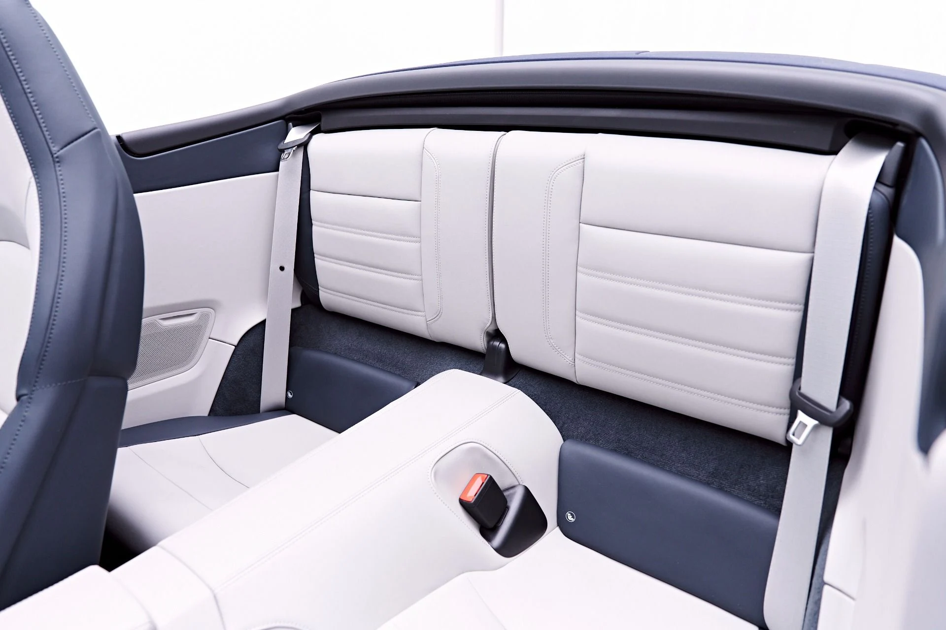 mph059_3117201874_Used_2025_Porsche_911_Carrera_1777504823_ac3b0cbc99