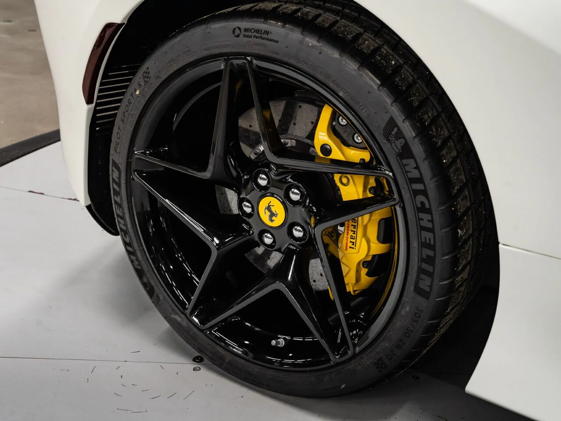 mph059_3120114820_ferrari_f8_spider_2022_0edea22dc3