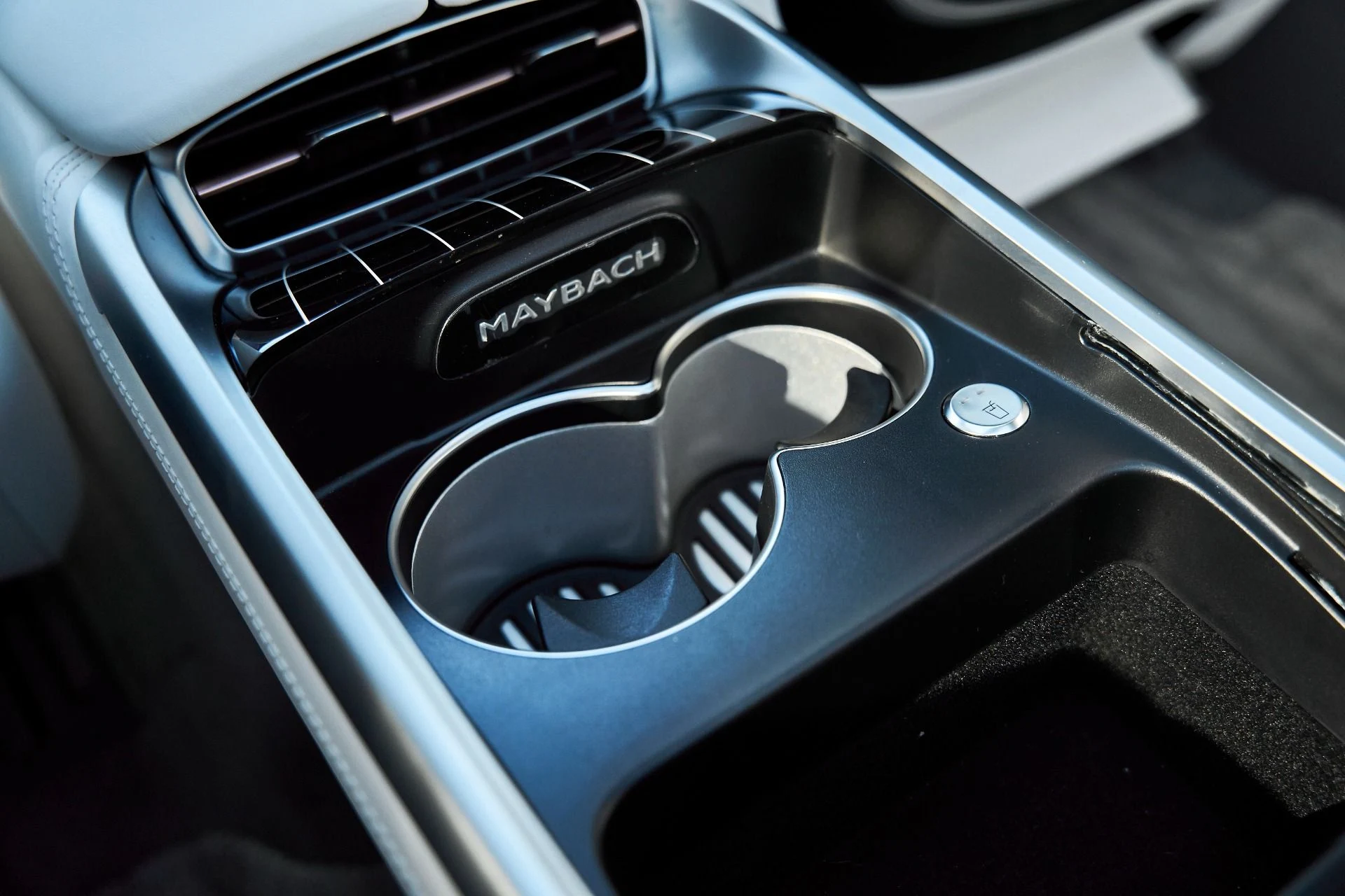 mph059_312329734_Used_2024_Mercedes_Benz_EQS_Maybach_EQS_680_1766455952_cc6681bac6