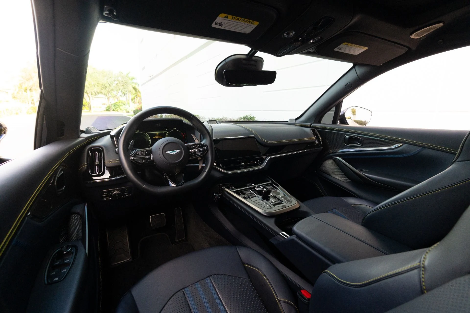 mph059_3208473134_Used_2025_Aston_Martin_DBX_707_1764700714_9451508cba