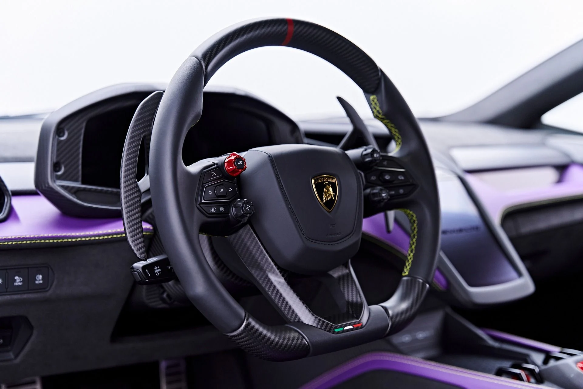 mph059_321575713_Used_2025_Lamborghini_Revuelto_Base_1784242683_07391e350b