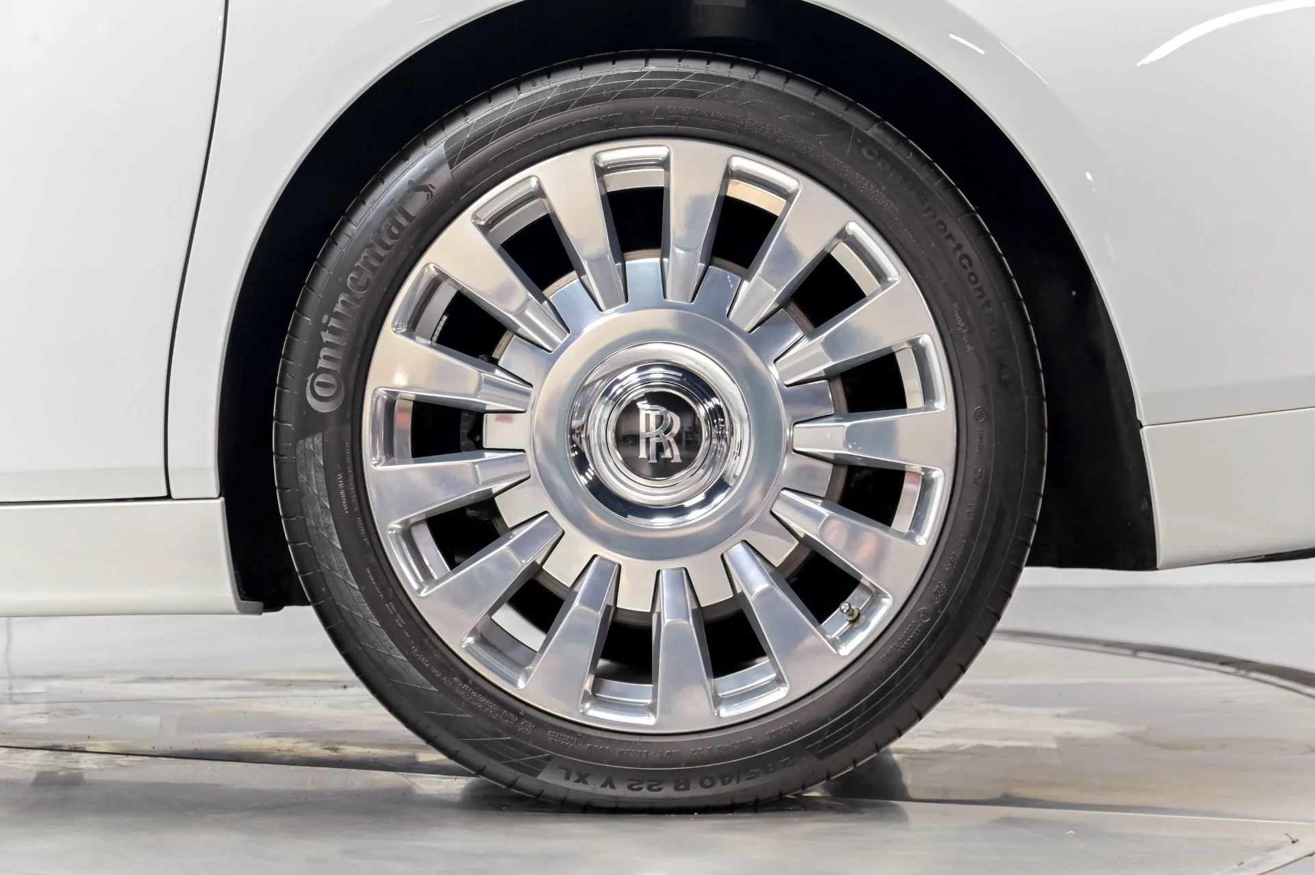 mph059_3216329492_Used_2022_Rolls_Royce_Phantom_1778542434_d4460c962a