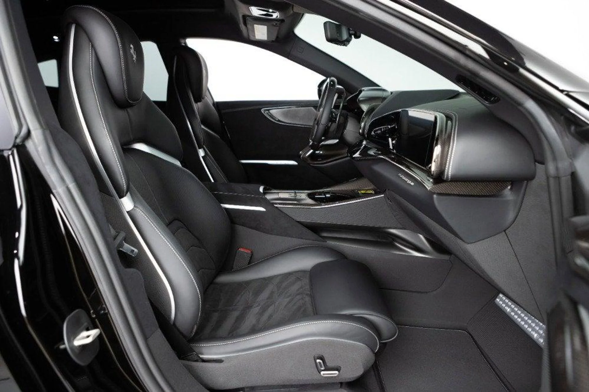 mph059_3233930891_Used_2025_Ferrari_Purosangue_1777382834_d584f634df