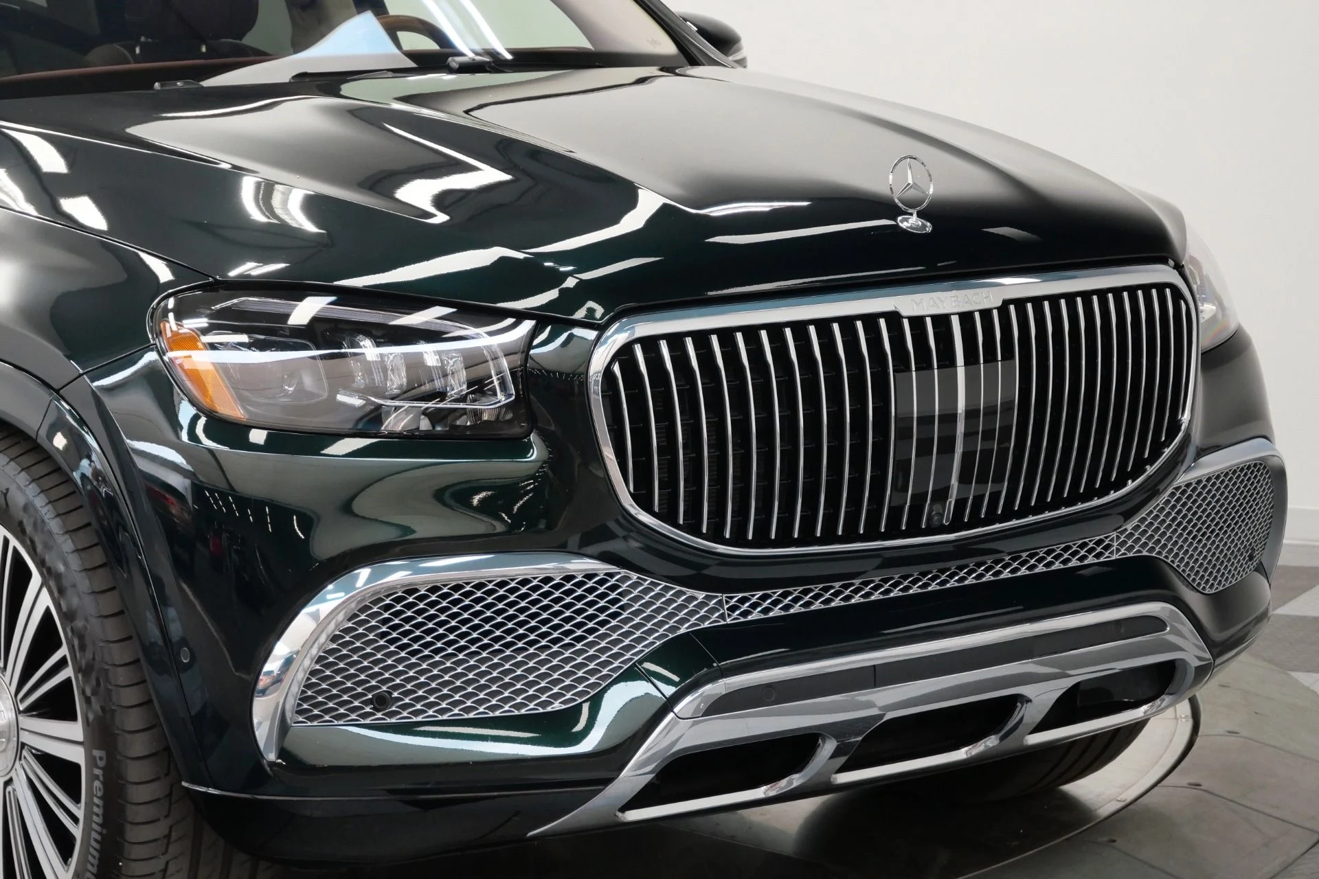 mph059_3238539434_Used_2022_Mercedes_Benz_Maybach_GLS_600_4_MATIC_Beautiful_Colors_Four_Seat_Configuration_Walnut_Trim_1776795080_ecf0a8b19c