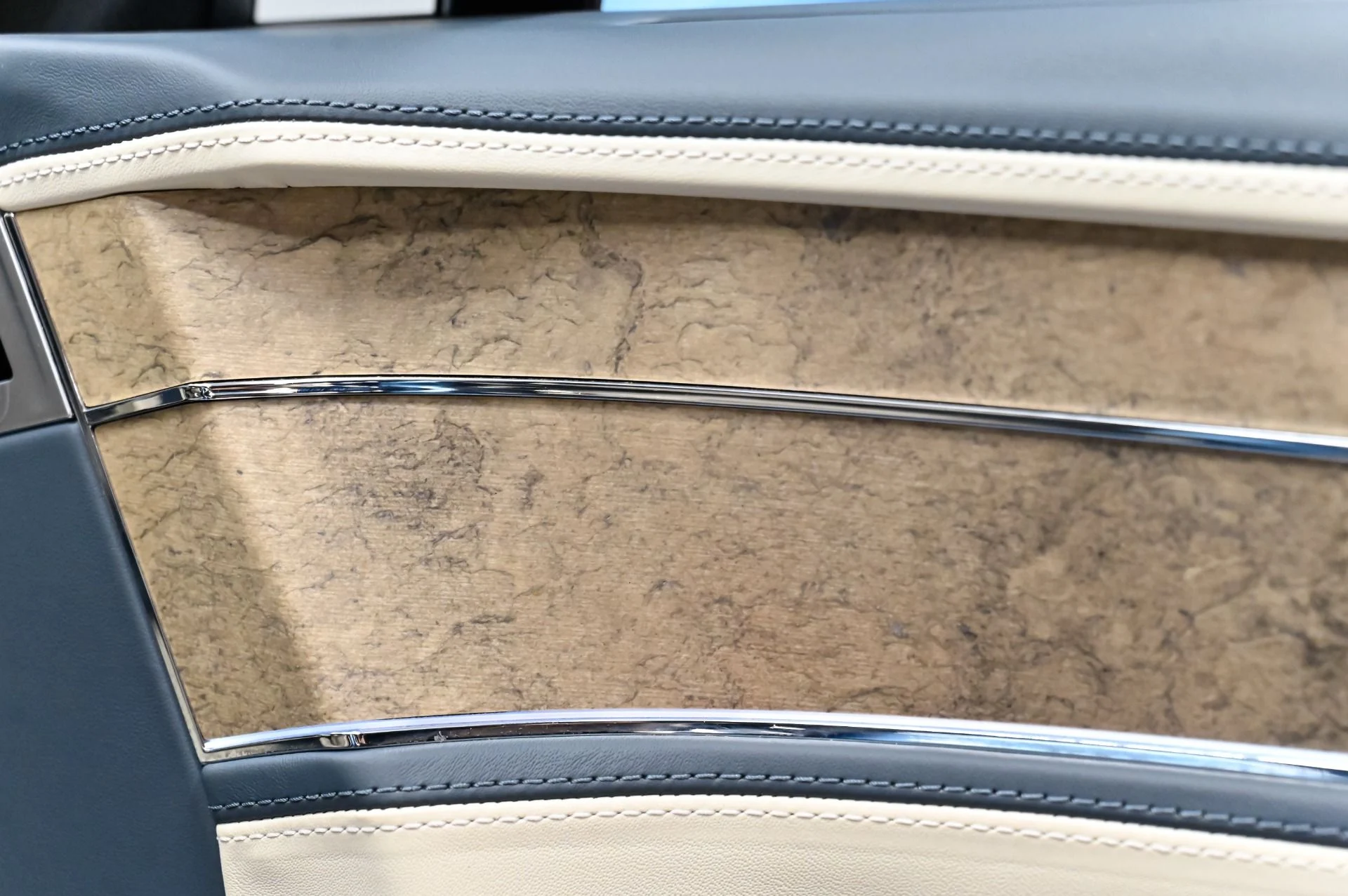 mph059_326233376_Used_2022_Bentley_Flying_Spur_V8_1790876824_23b69ba1d1