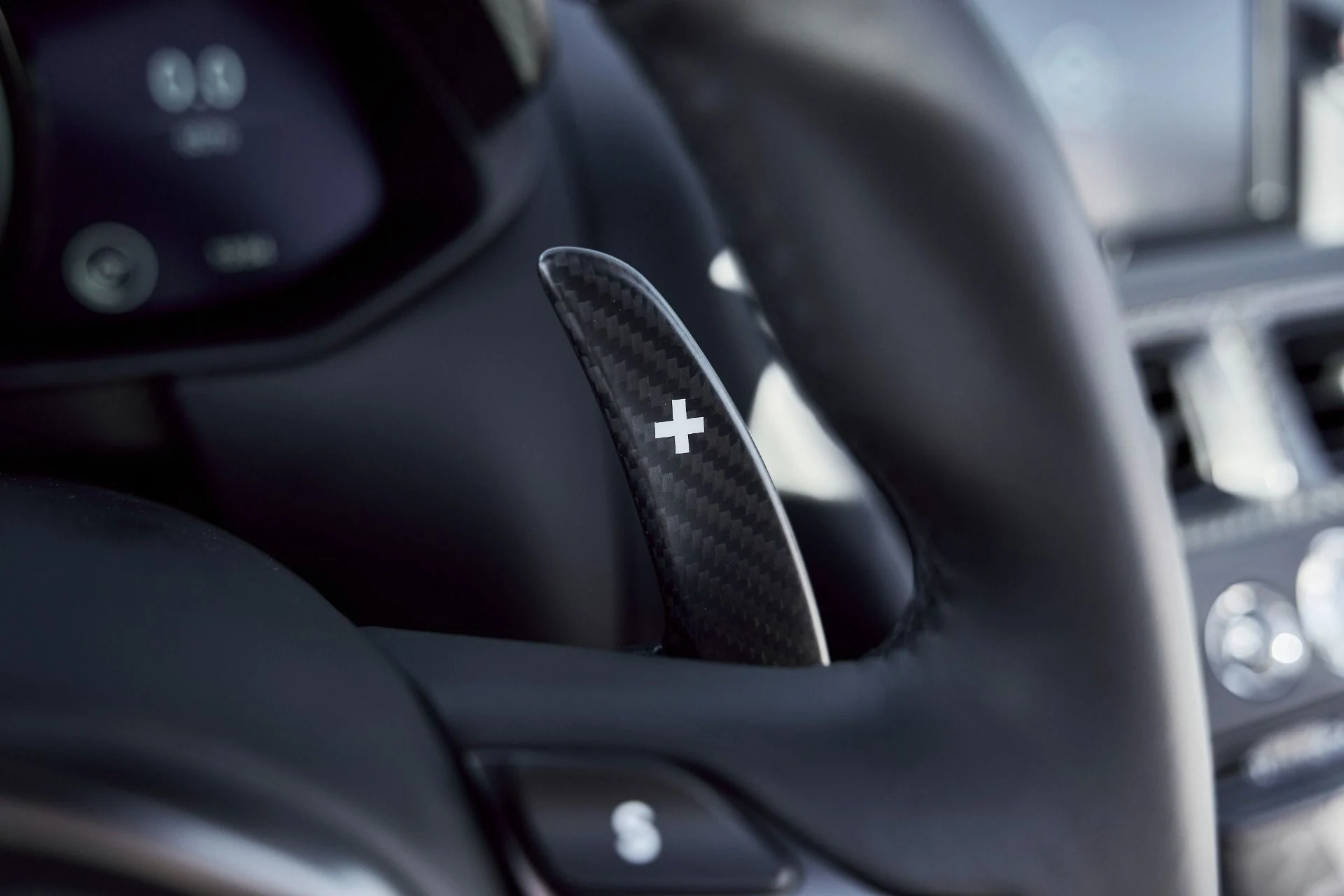 mph059_3336161374_Used_2023_Aston_Martin_DBS_Volante_1768877018_5d13fa8819