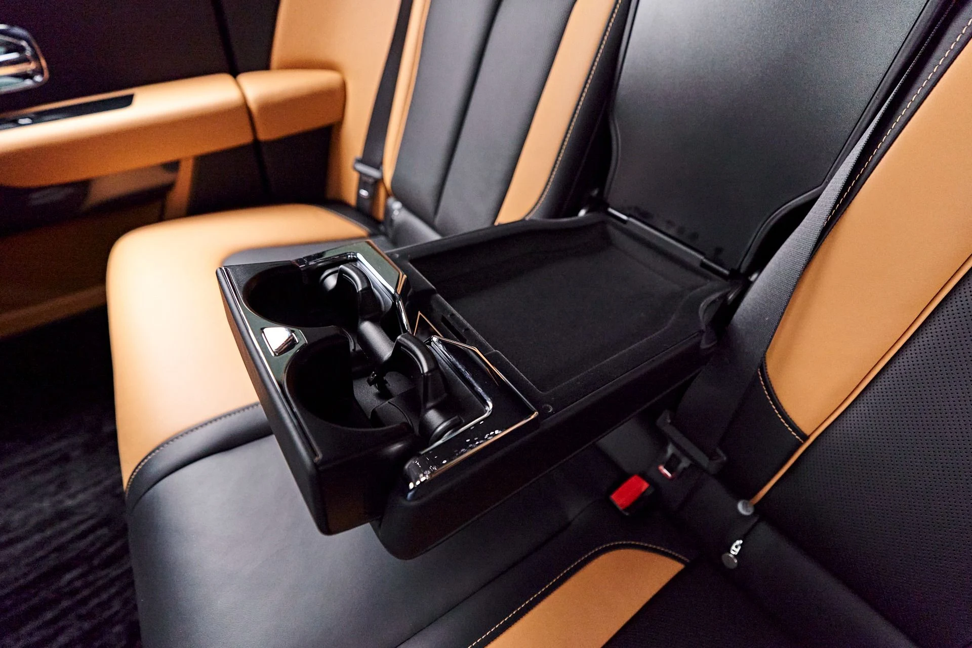 mph059_3406796041_Used_2022_Rolls_Royce_Cullinan_Base_1679686724_7529ffbc63