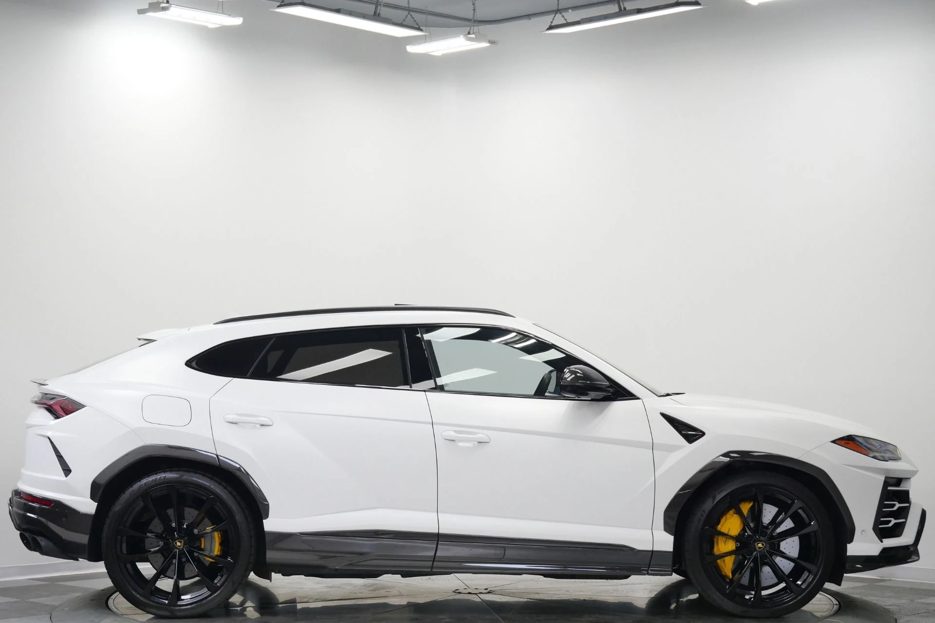 mph059_3474571751_Used_2021_Lamborghini_Urus_Carbon_Fiber_Packs_Inside_and_Out_23_Inch_Wheels_1775930296_d5632d774d